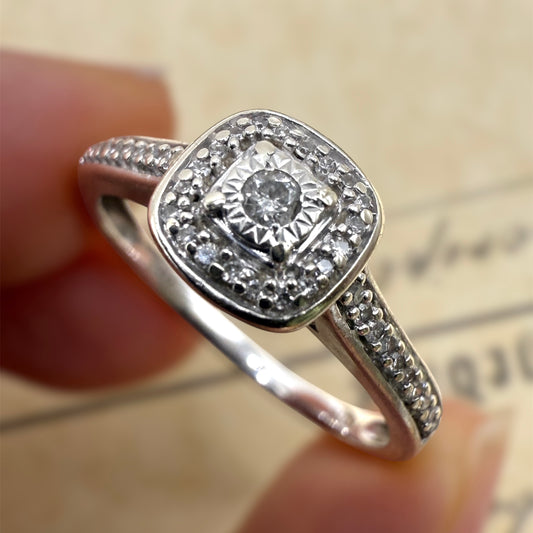 Vintage 9ct White Gold Diamond Ring