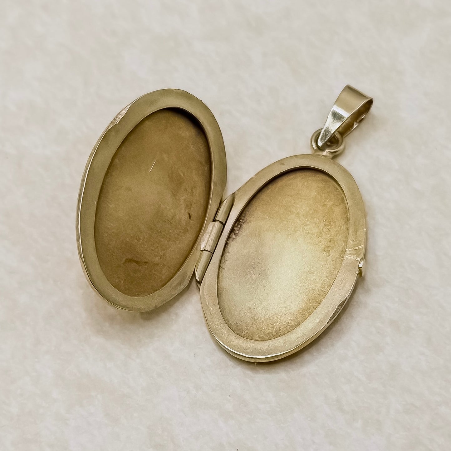 Vintage 18ct gold pendant locket