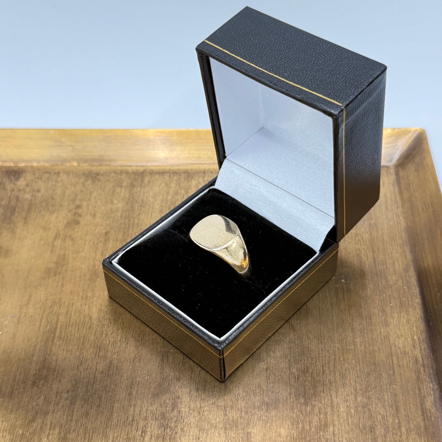 Vintage 9ct Gold Men’s Signet Ring – Square-Oval Design