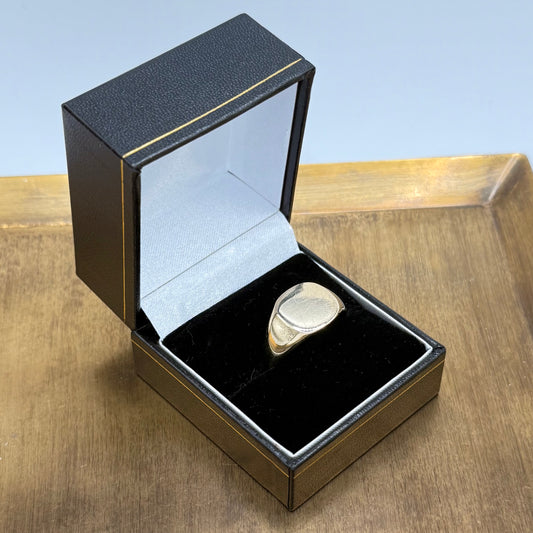 Vintage 9ct Gold Men’s Signet Ring – Square-Oval Design