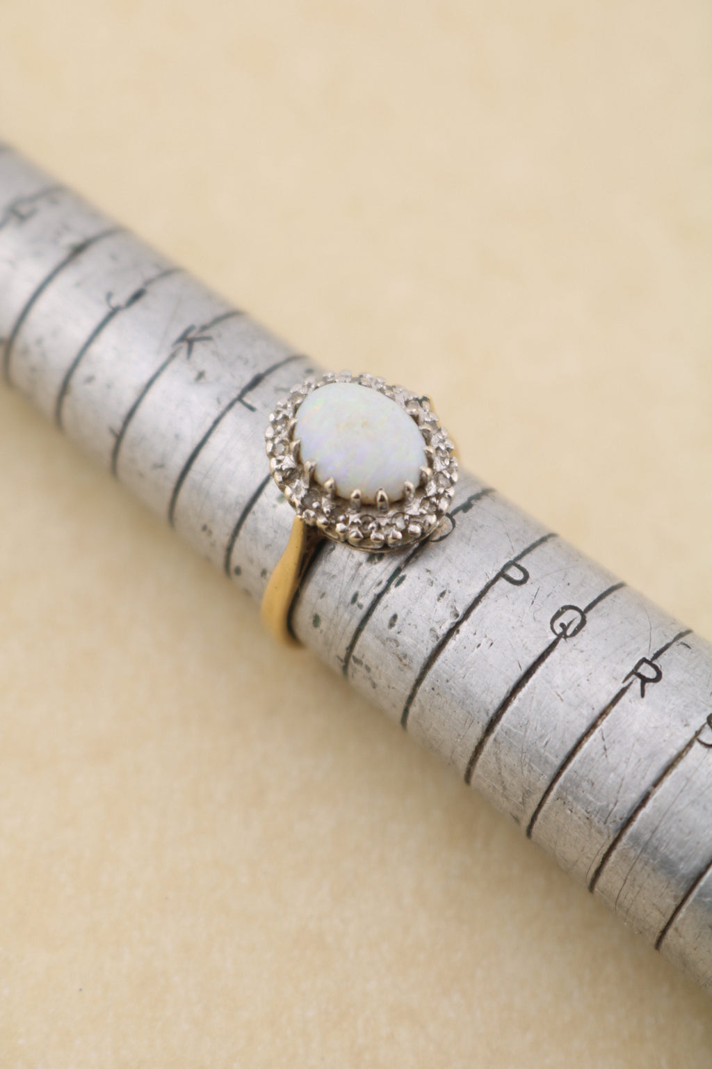 Vintage 18ct Gold Opal & Diamond Ring