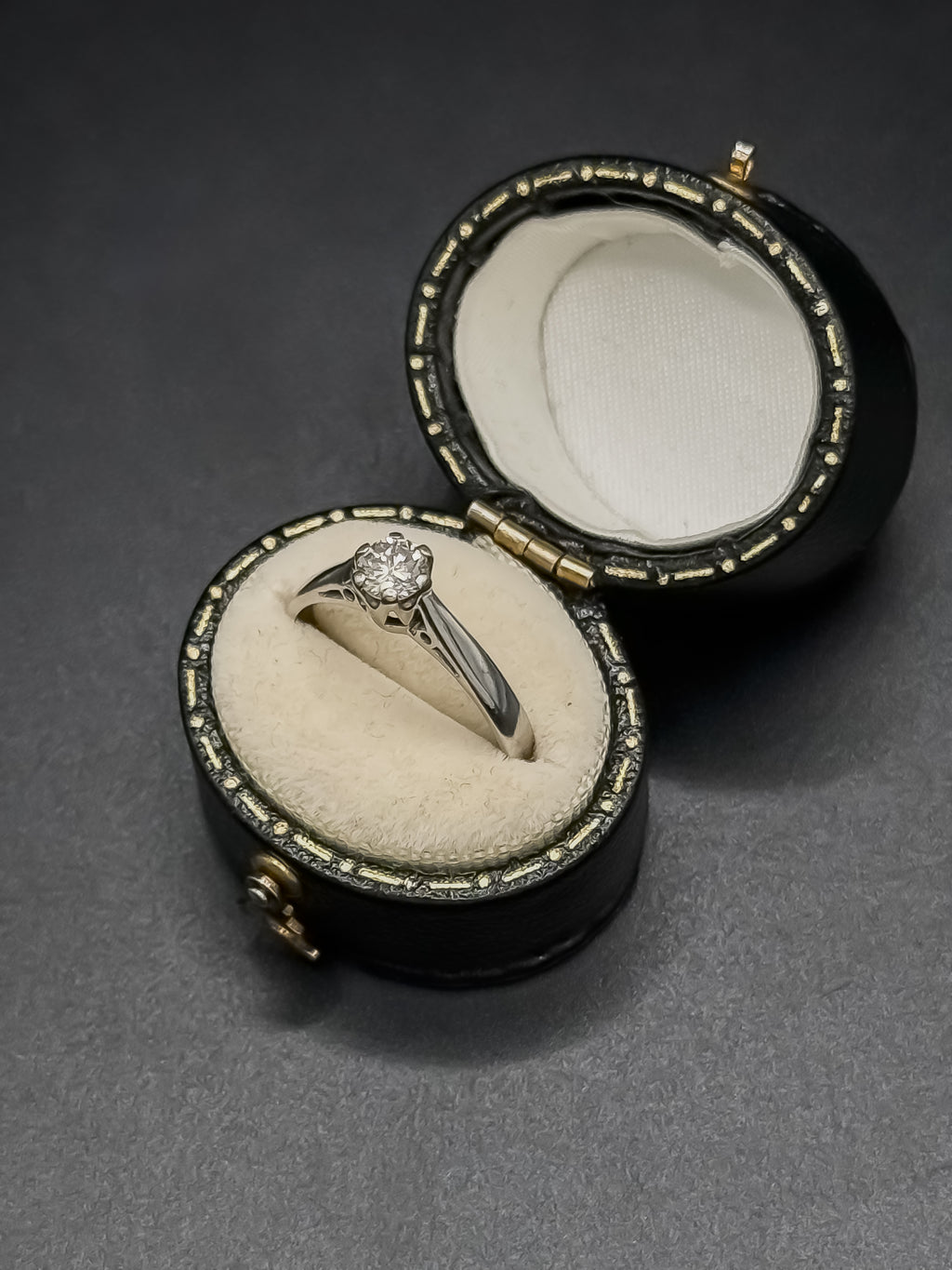 Vintage 18ct White Gold Diamond Ring