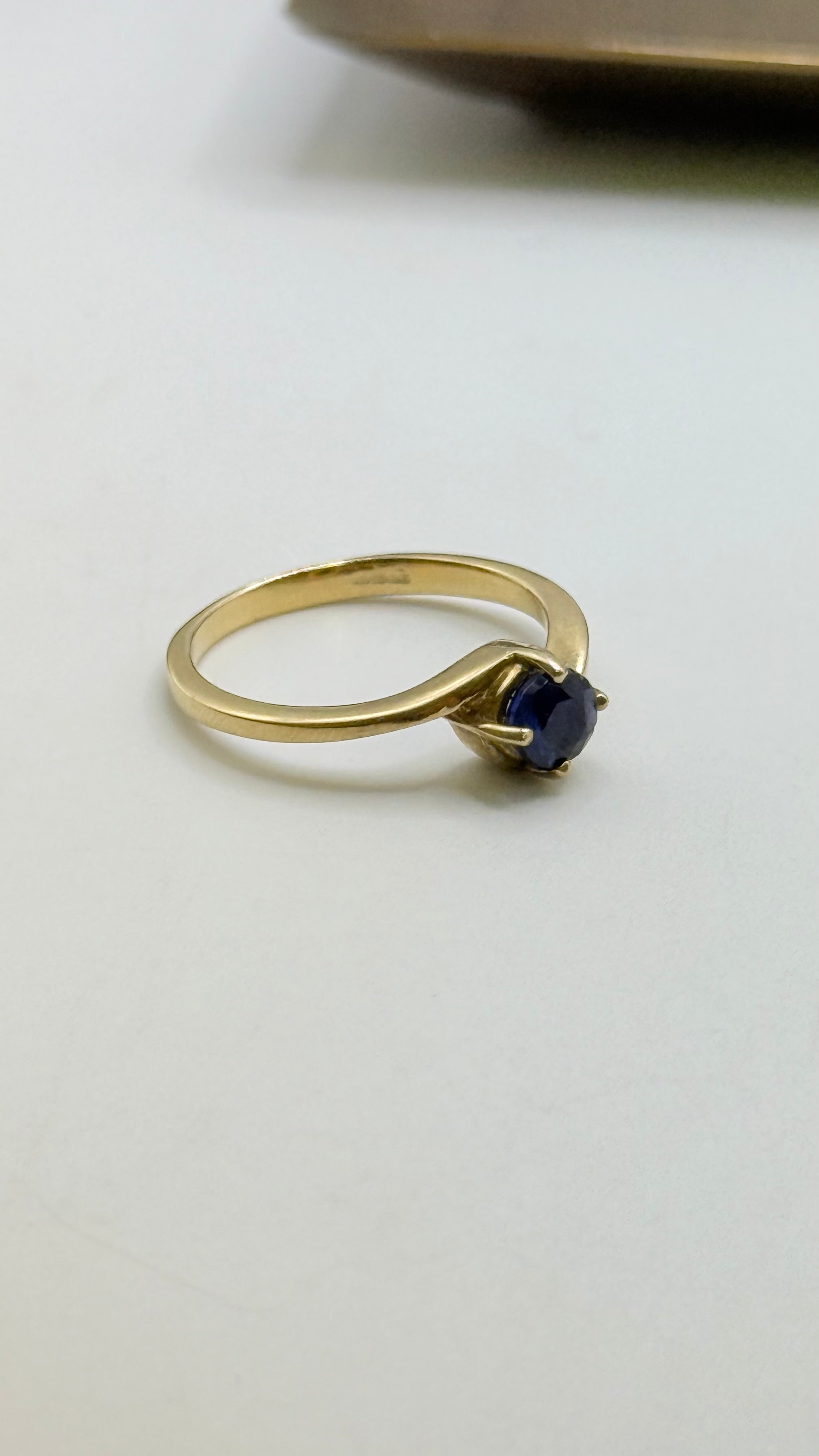 Vintage 9ct Gold Sapphire Ring