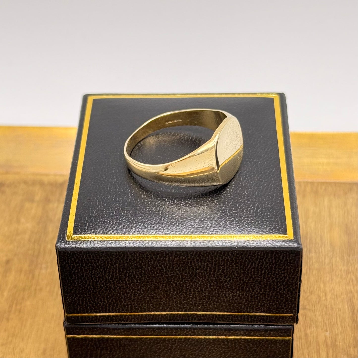 Vintage 9ct Gold Men’s Signet Ring – Square-Oval Design