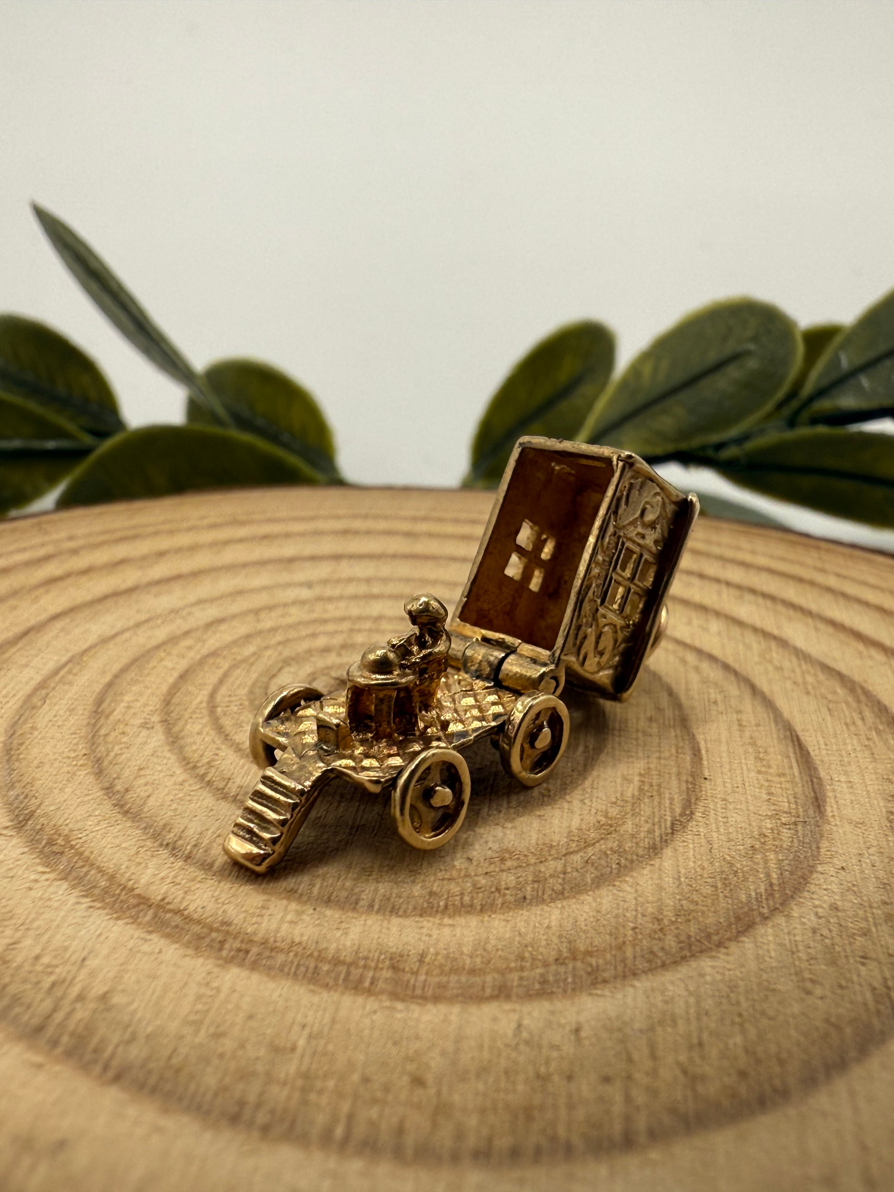 Vintage 9ct Gold Gypsy Caravan Opening Fortune Teller Charm
