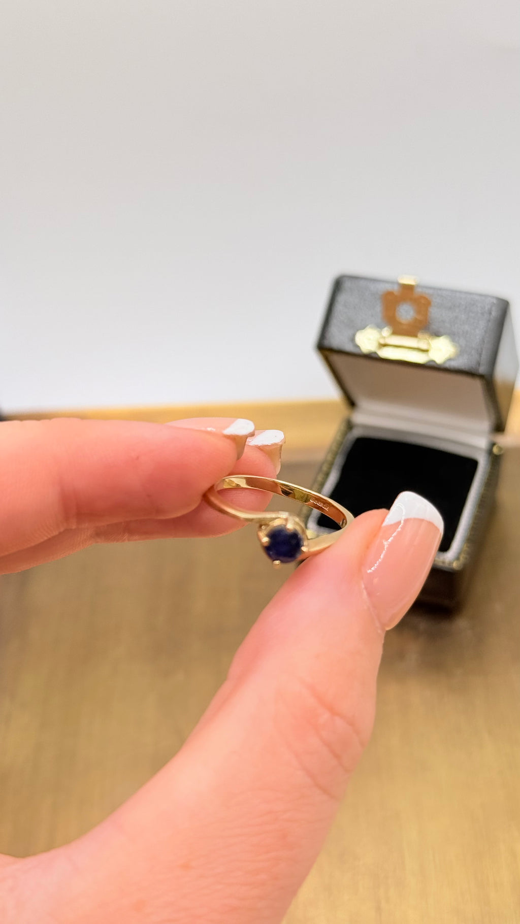 Vintage 9ct Gold Sapphire Ring