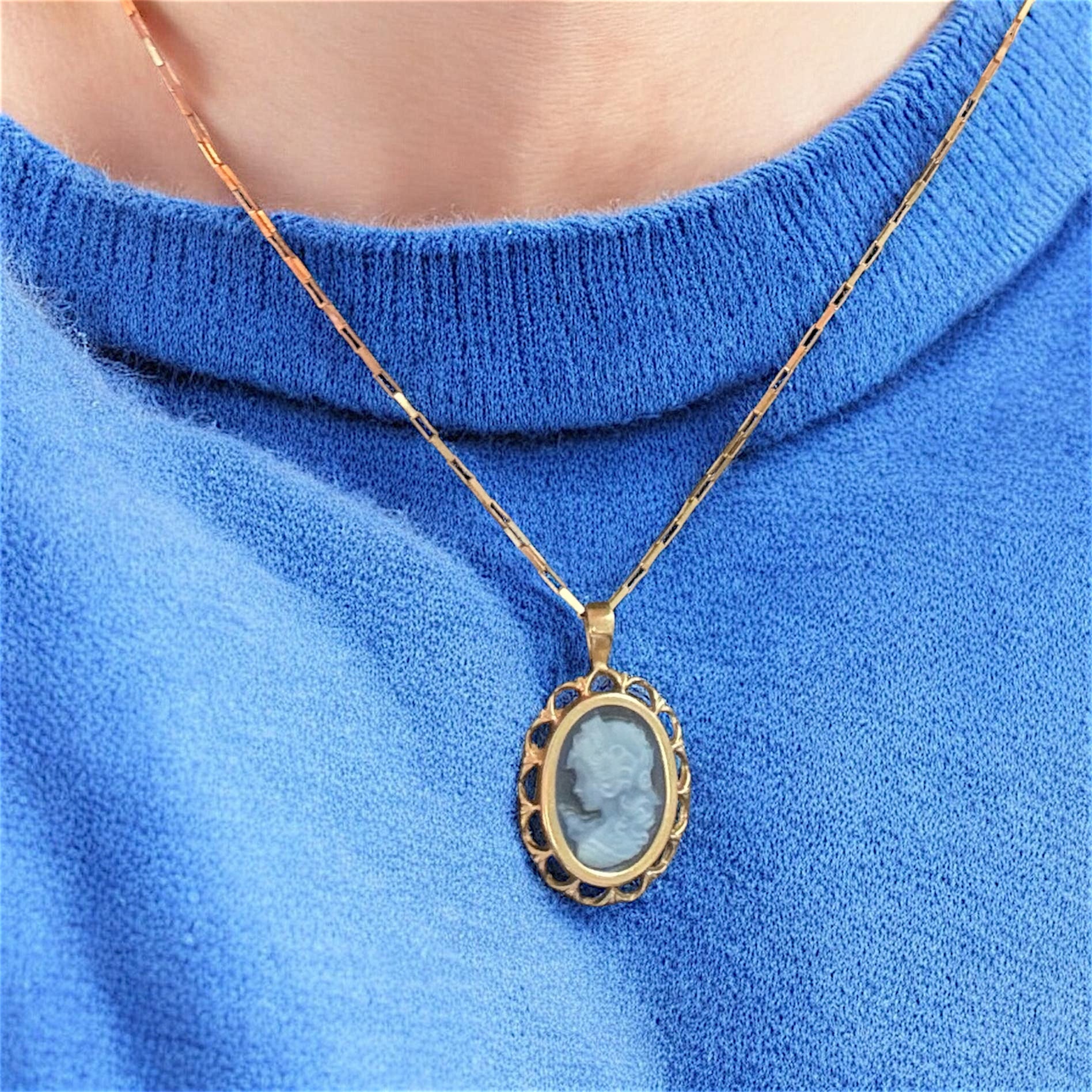 Vintage 9ct Gold Blue Cameo Pendant