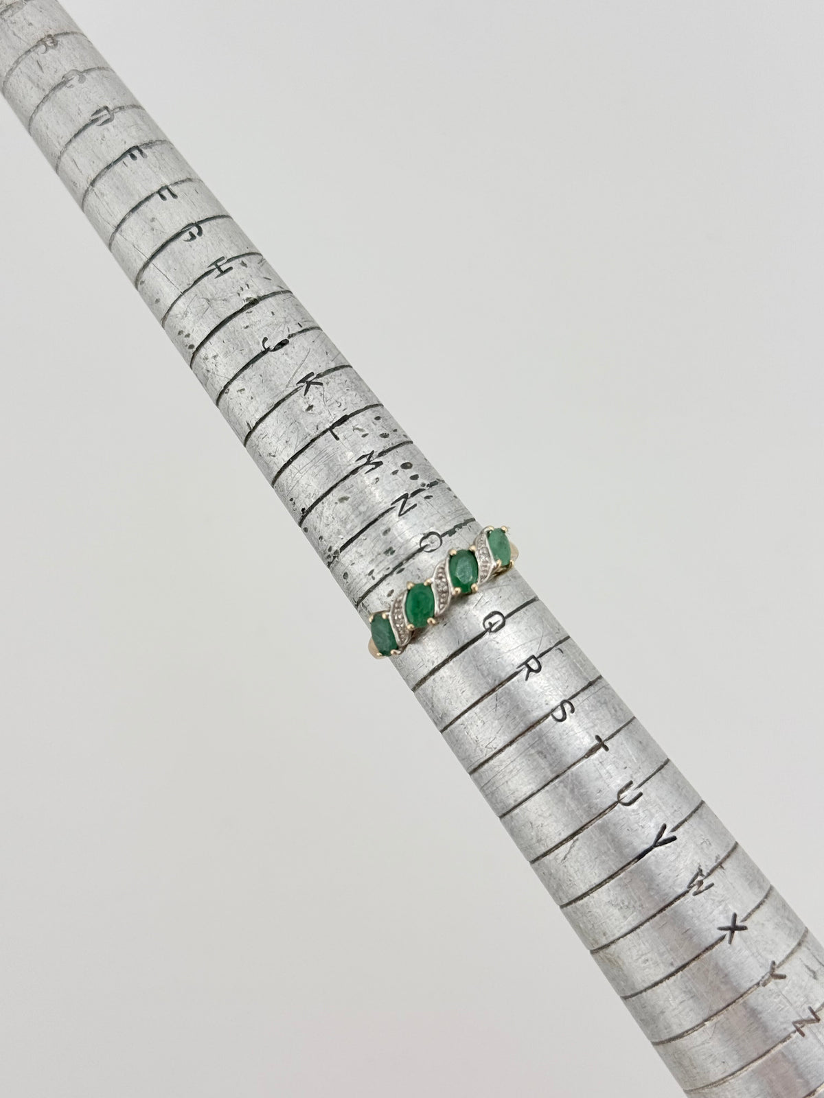 Vintage 9ct Gold Emerald & Diamond Ring