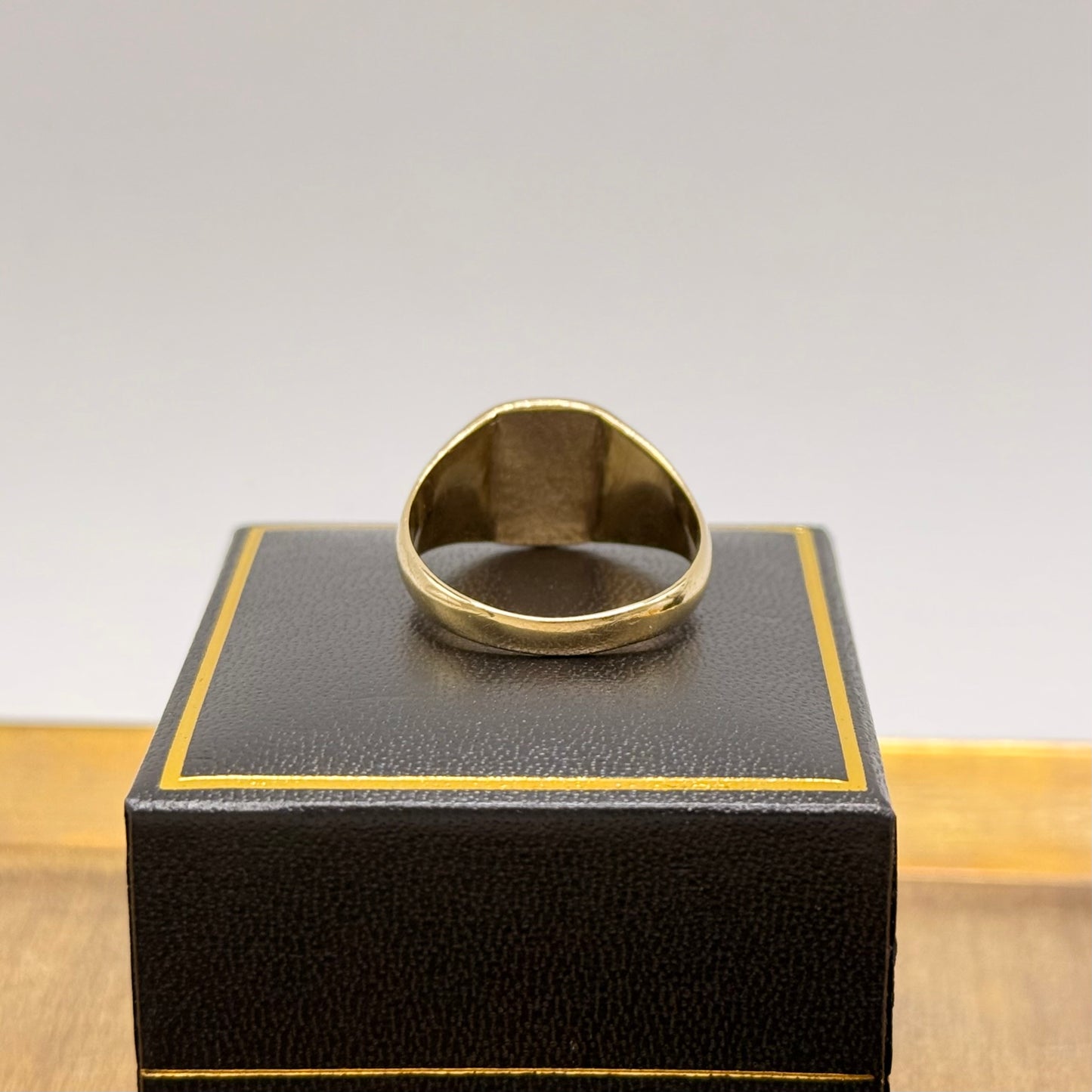 Vintage 9ct Gold Men’s Signet Ring – Square-Oval Design