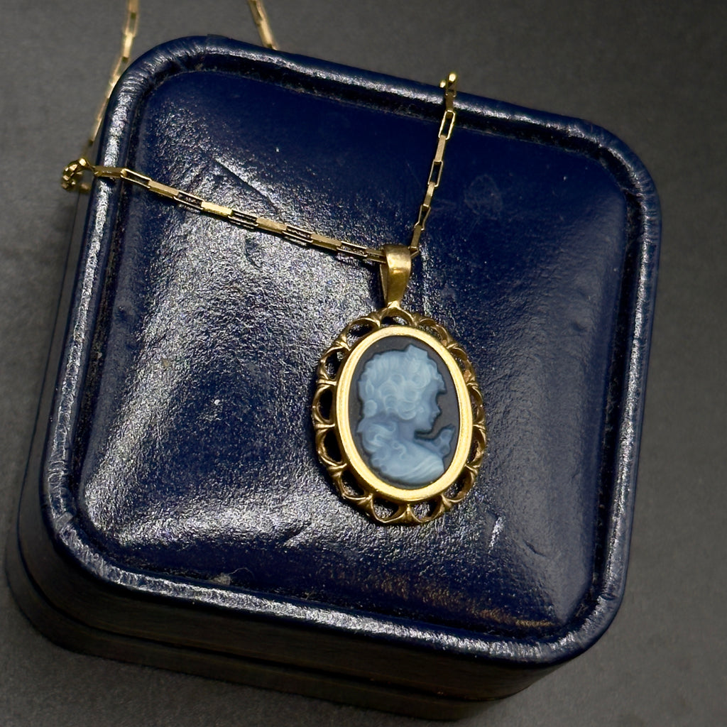 Vintage 9ct Gold Blue Cameo Pendant