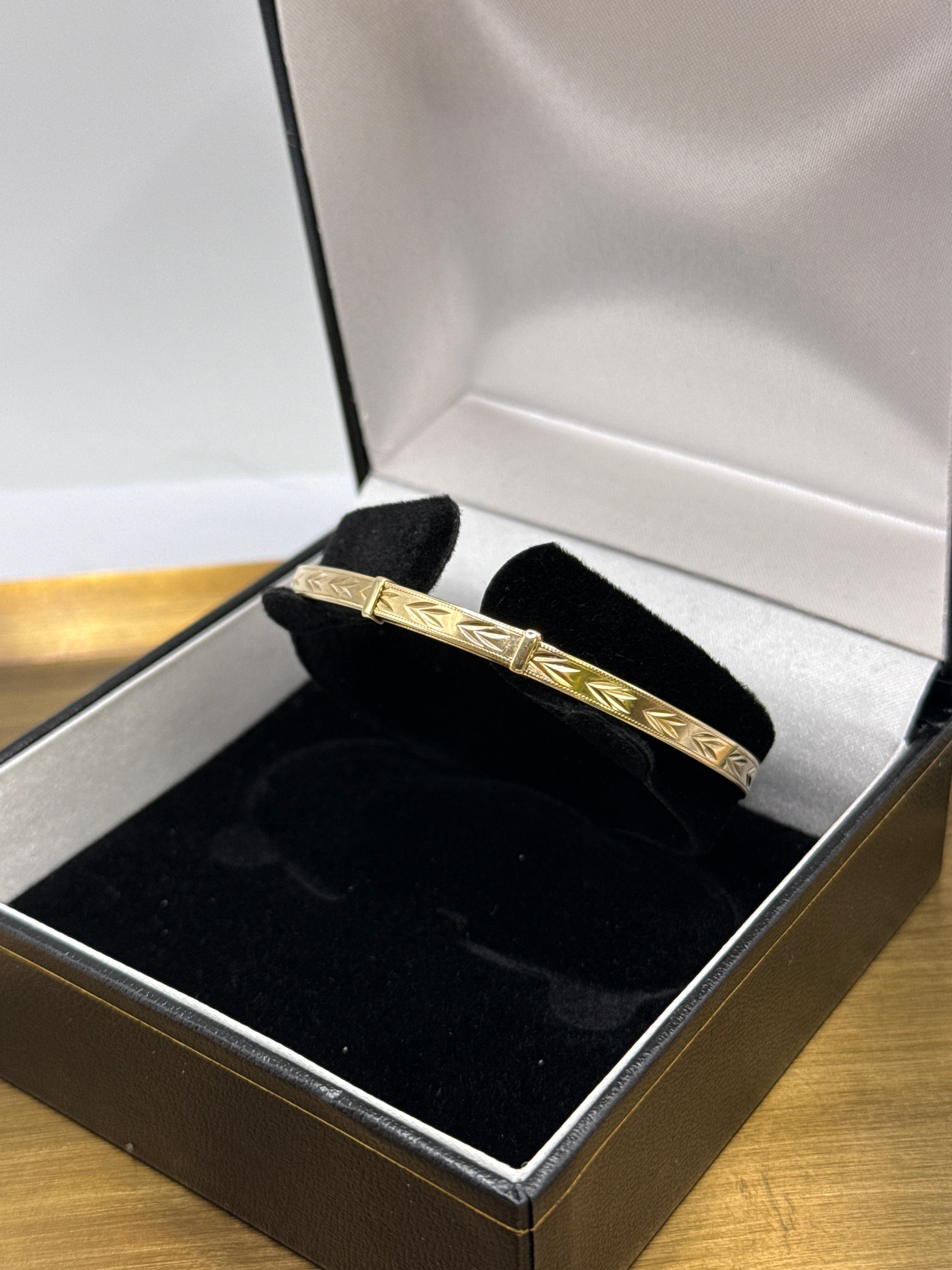 Vintage 9ct Solid Gold Women’s Bangle