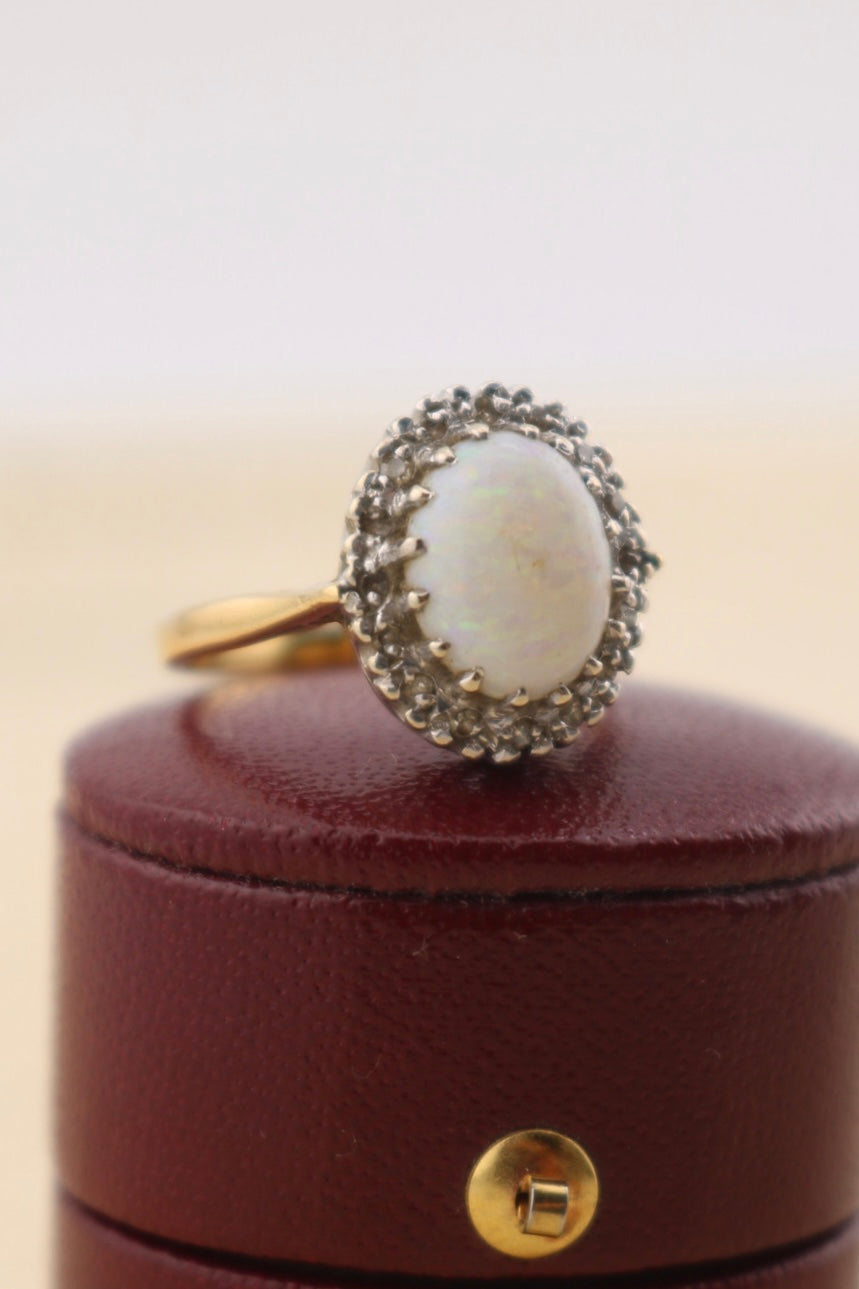 Vintage 18ct Gold Opal & Diamond Ring