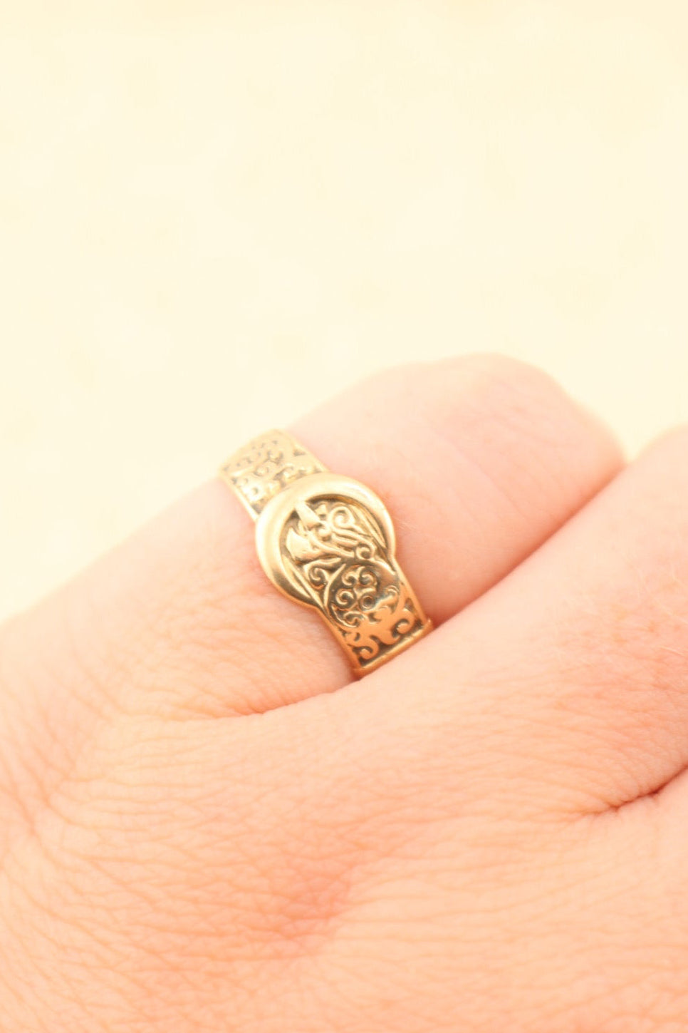 Vintage 9ct Gold Buckle Ring