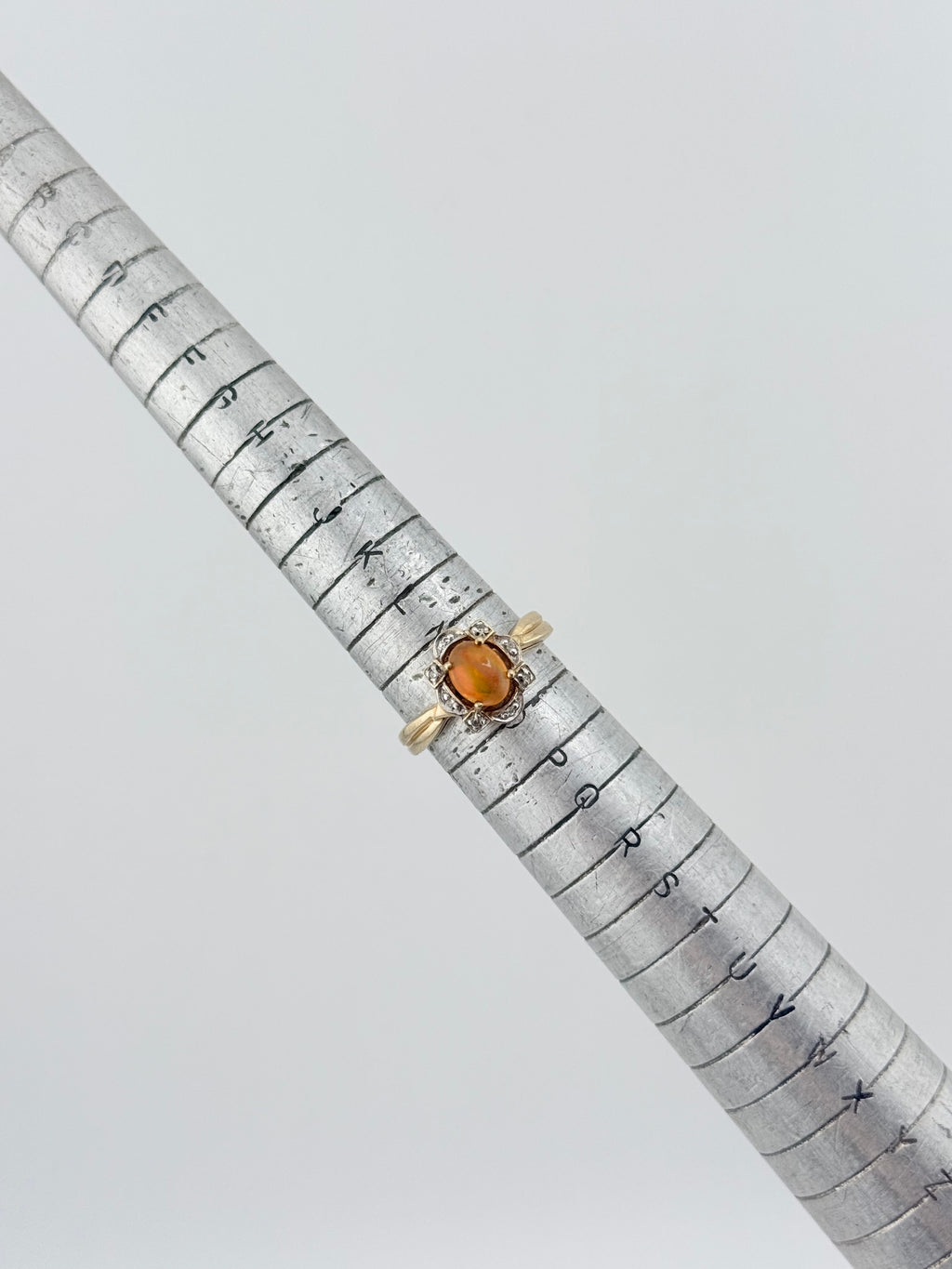Vintage 9ct Gold Jelly Opal & Diamonds Ring