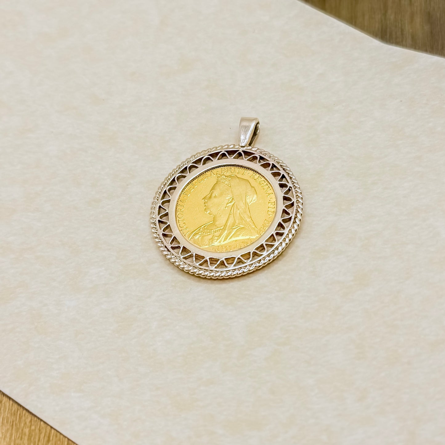 Vintage 1900 Queen Victoria Full Sovereign Pendant – 22ct Coin in 9ct Gold Mount