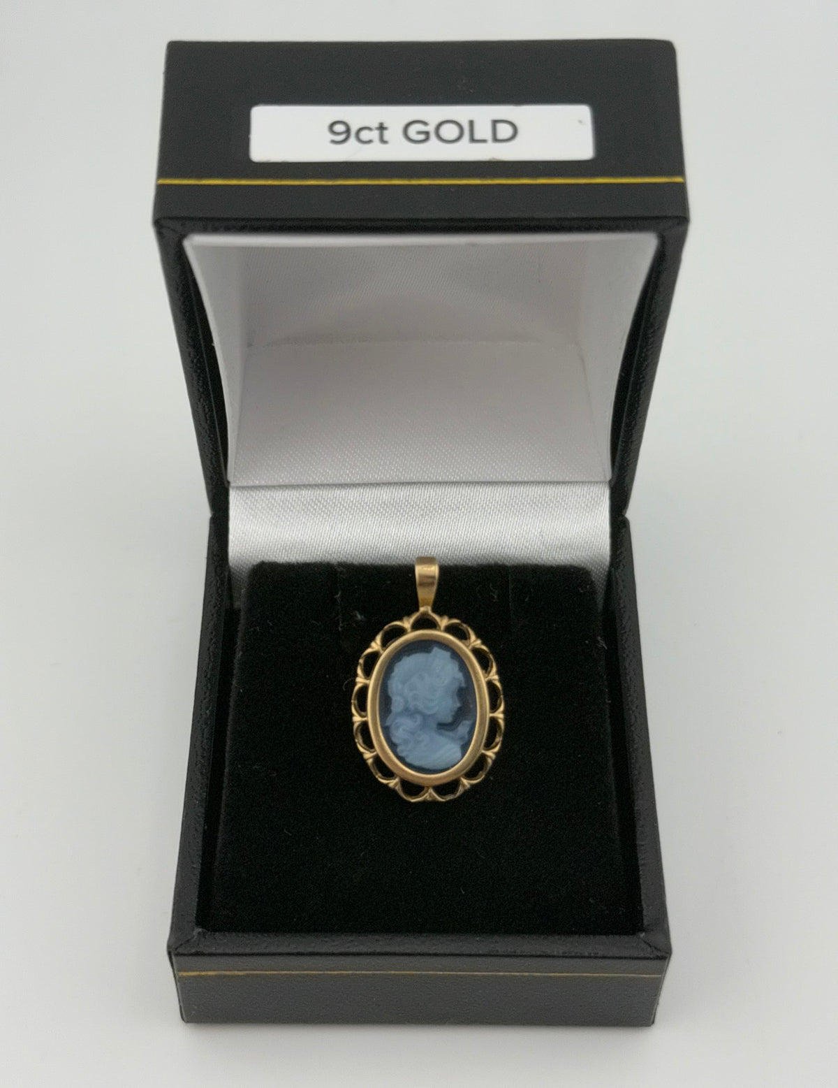Vintage 9ct Gold Blue Cameo Pendant