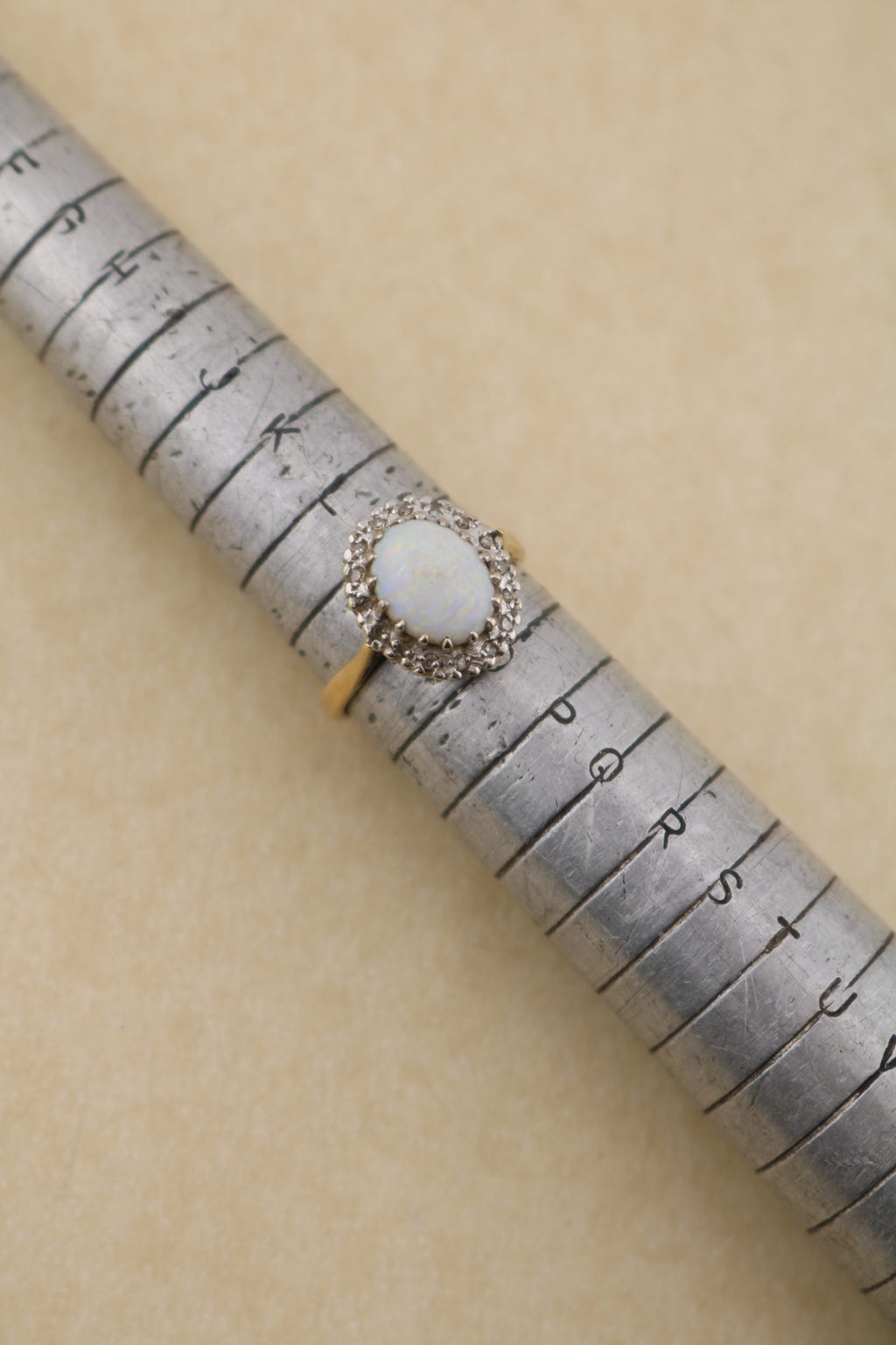 Vintage 18ct Gold Opal & Diamond Ring