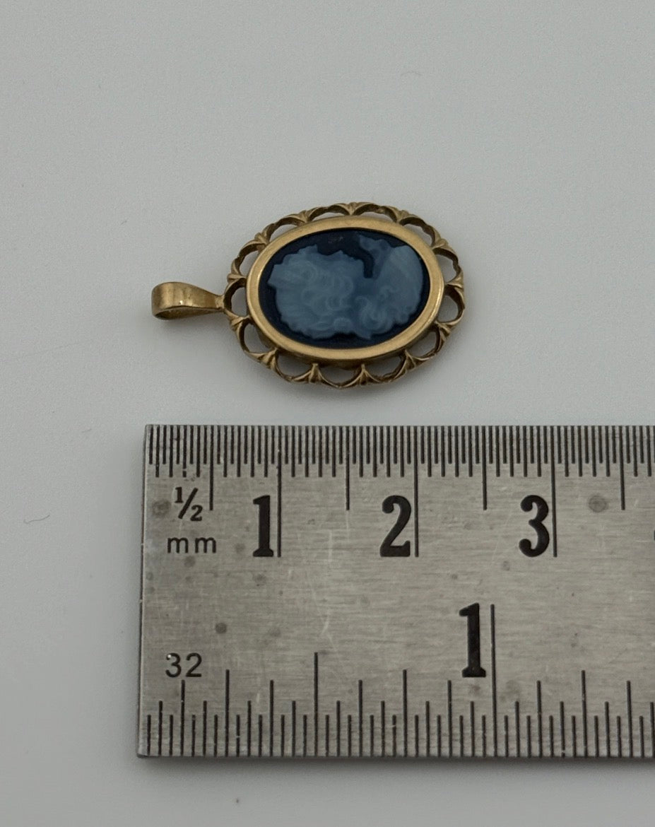 Vintage 9ct Gold Blue Cameo Pendant