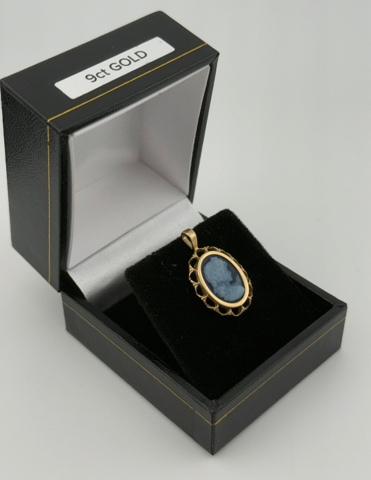 Vintage 9ct Gold Blue Cameo Pendant
