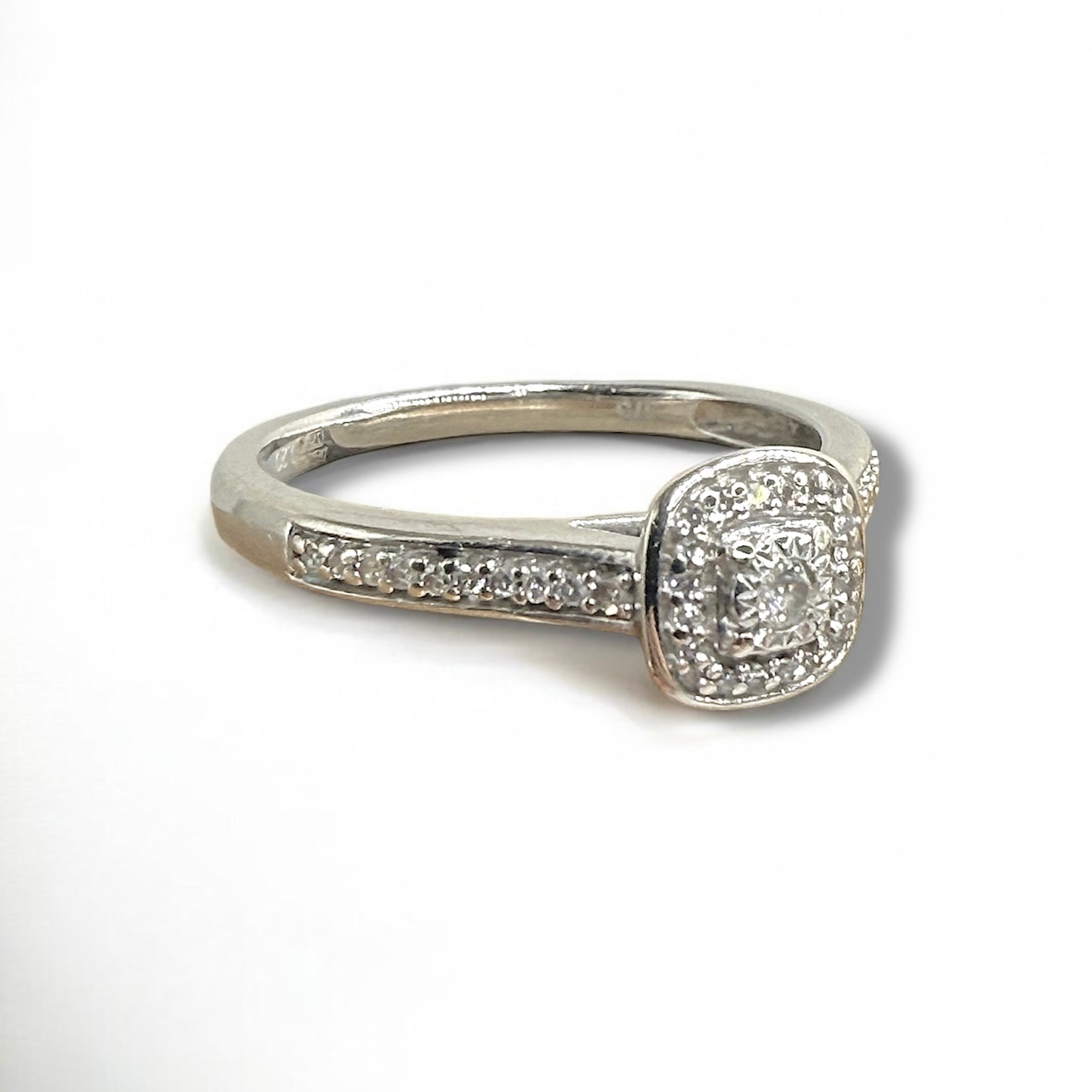 Vintage 9ct White Gold Diamond Ring