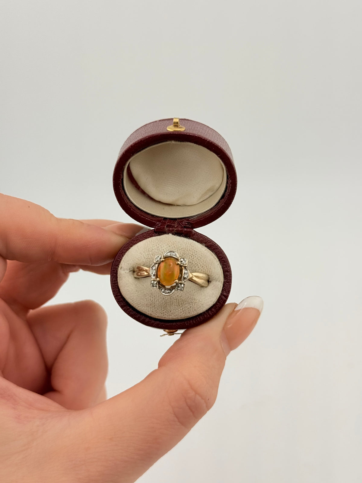 Vintage 9ct Gold Jelly Opal & Diamonds Ring