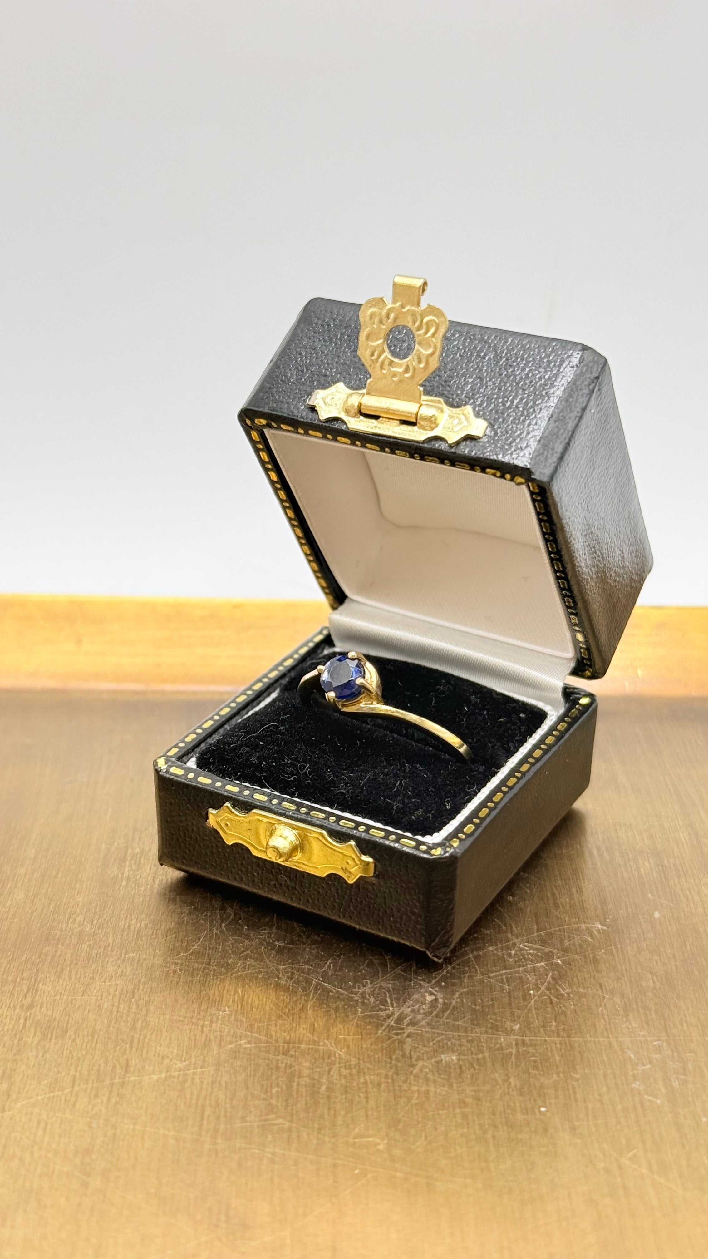 Vintage 9ct Gold Sapphire Ring