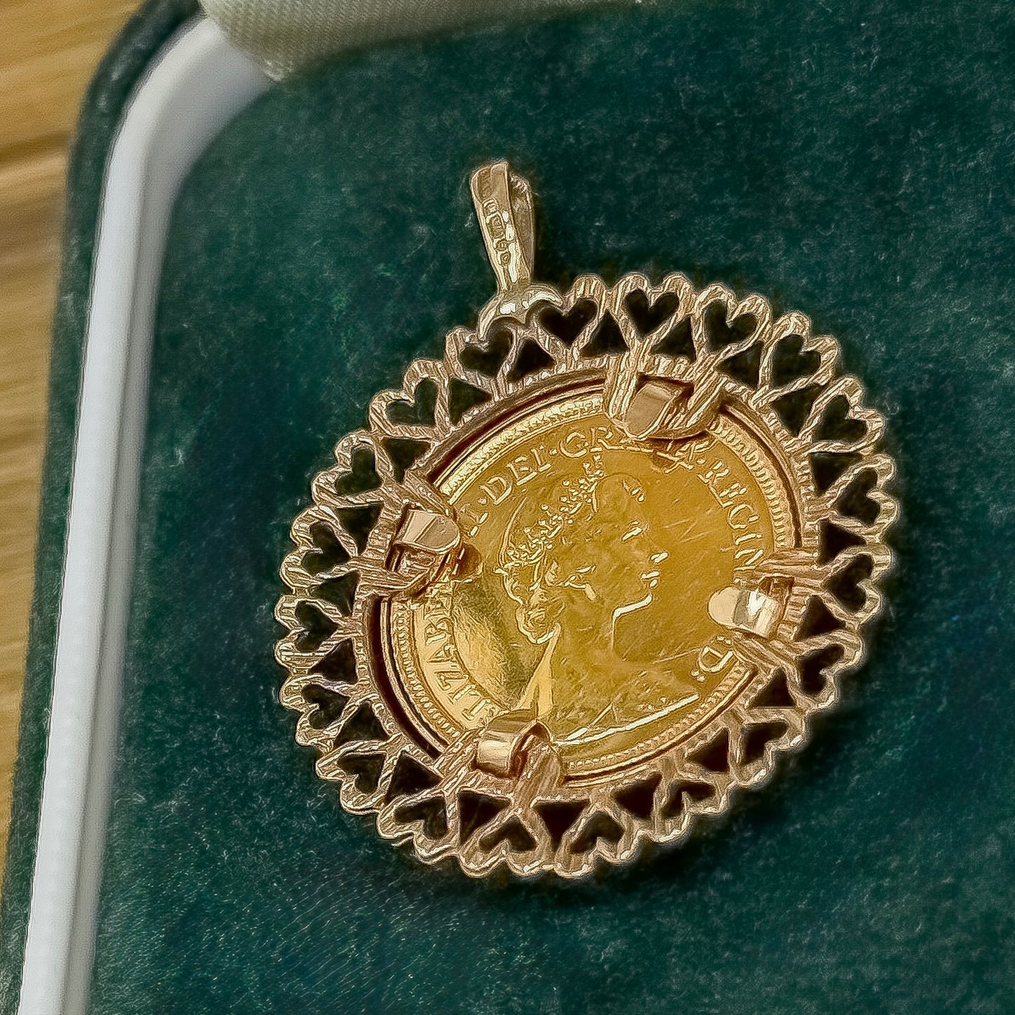Vintage 1982 Half Sovereign Heart Mount Pendant