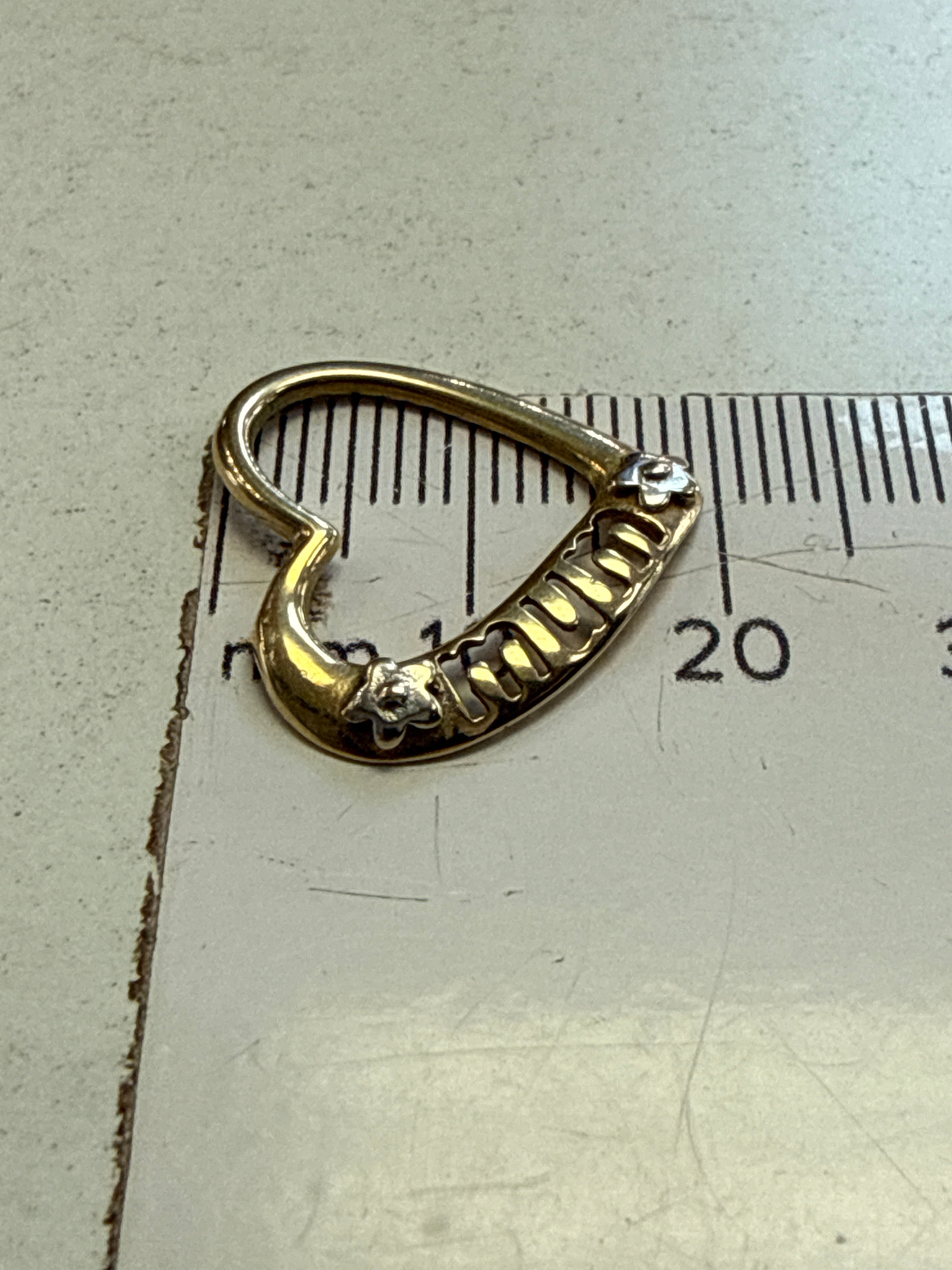 Vintage 9ct Gold MUM Pendant