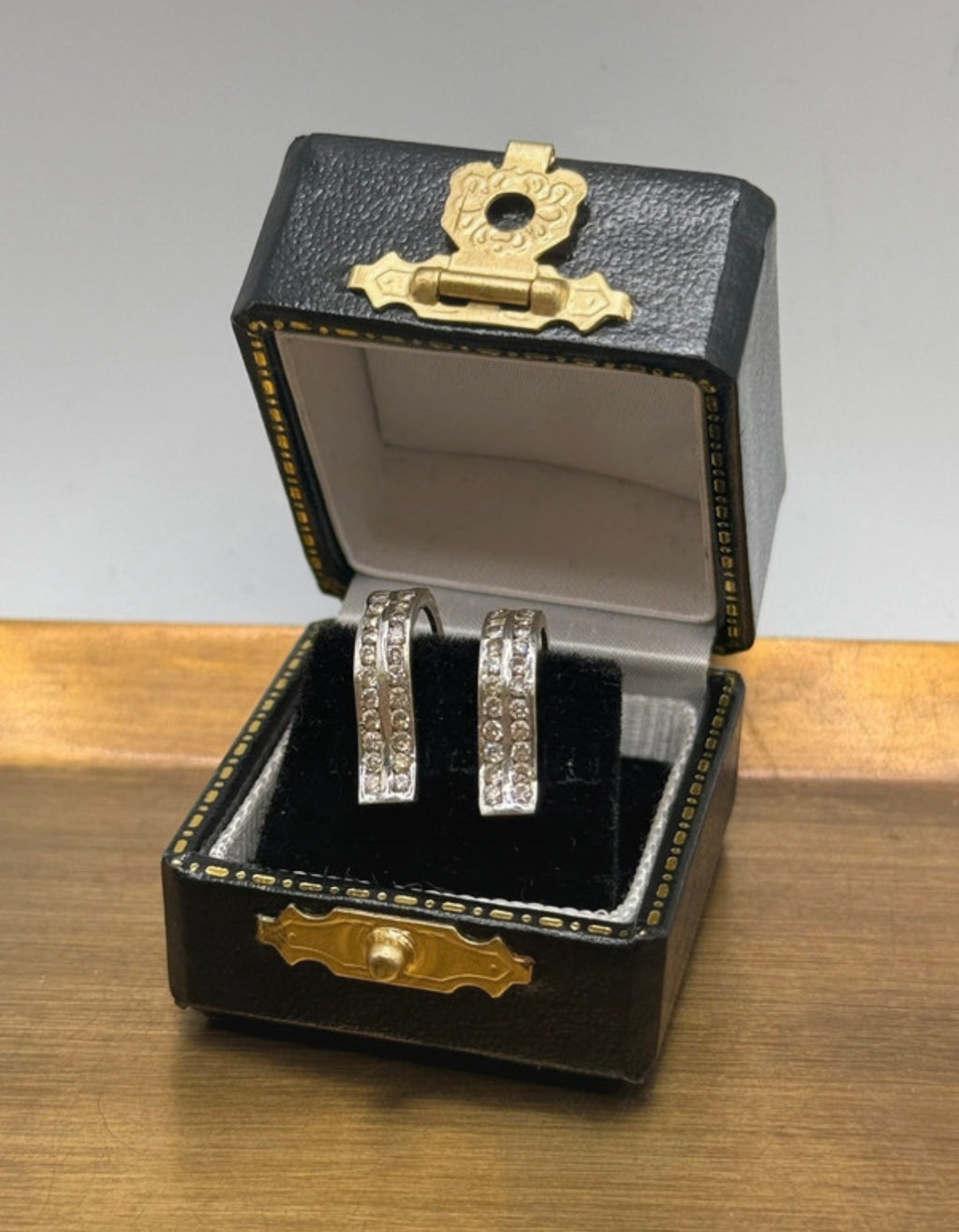 Vintage 14k Preowned White Gold Earrings