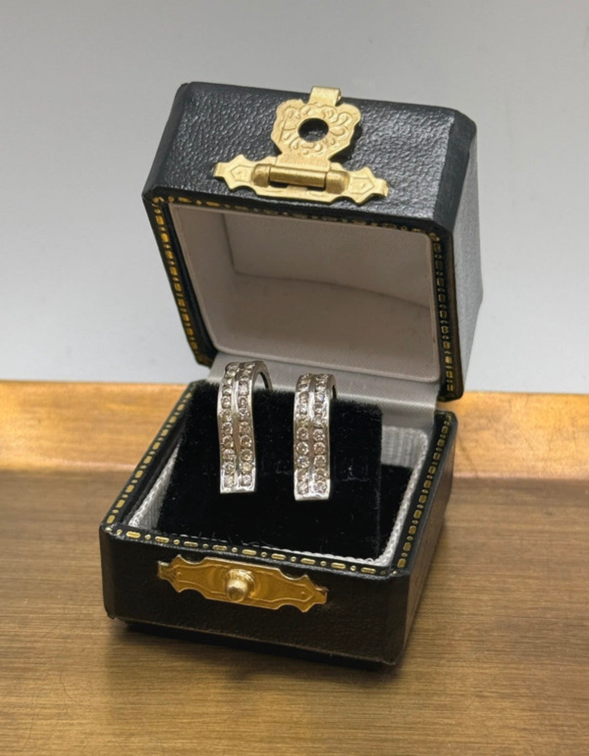 Vintage 14k Preowned White Gold Earrings