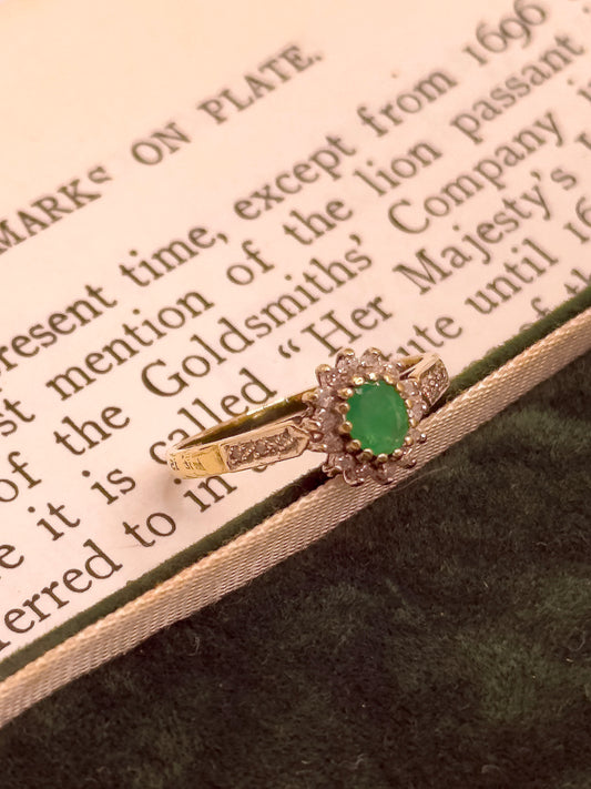 Vintage 9ct Gold Emerald & Diamond Ring