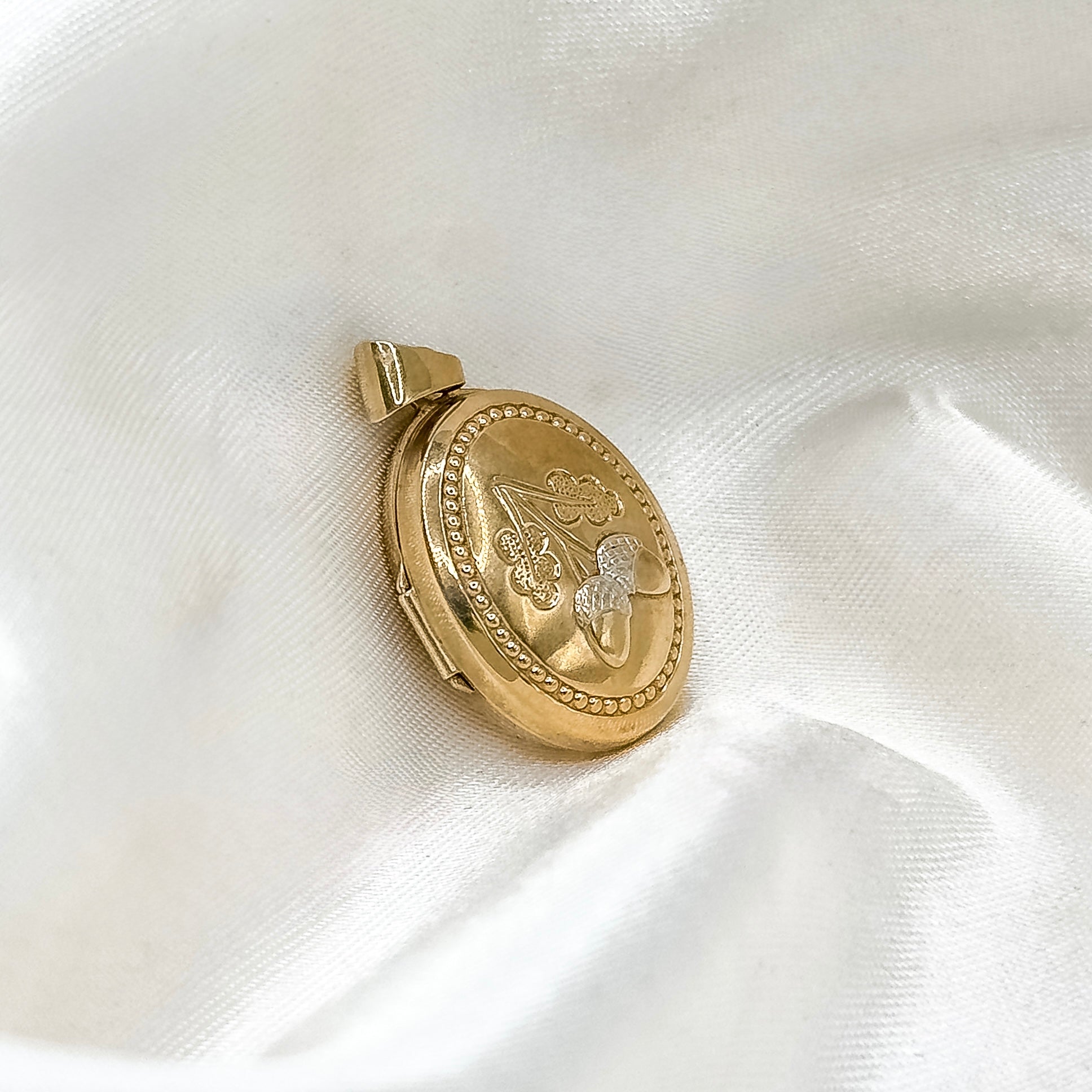 Vintage 9ct Gold Oval Locket Pendant