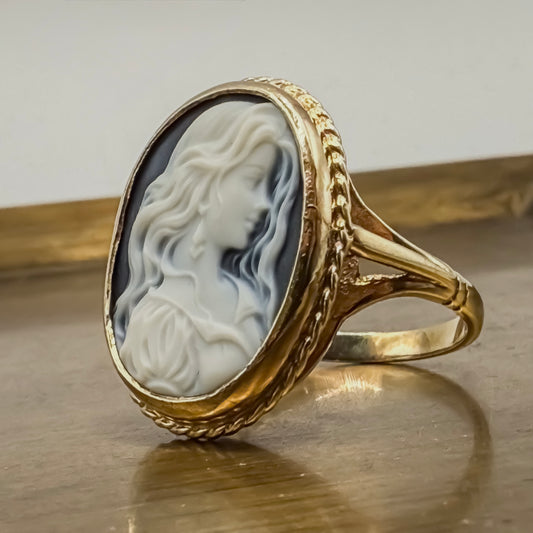 Vintage 9ct Gold Cameo Ring
