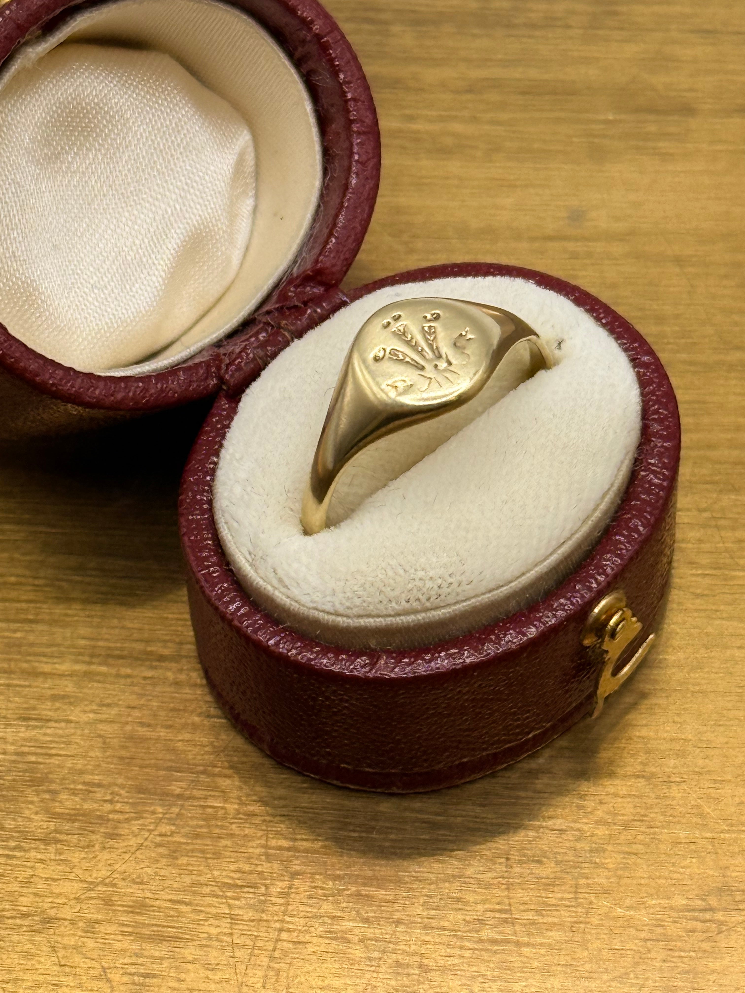 Vintage 9ct Gold Welsh Feathers Ring