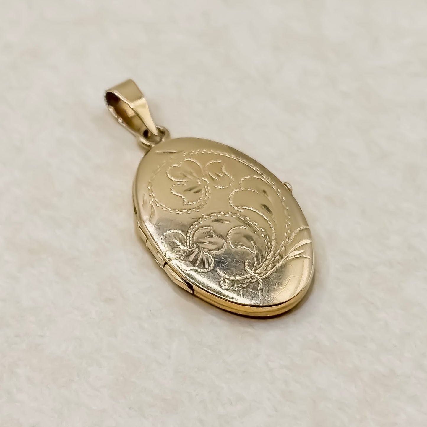 Vintage 18ct gold pendant locket