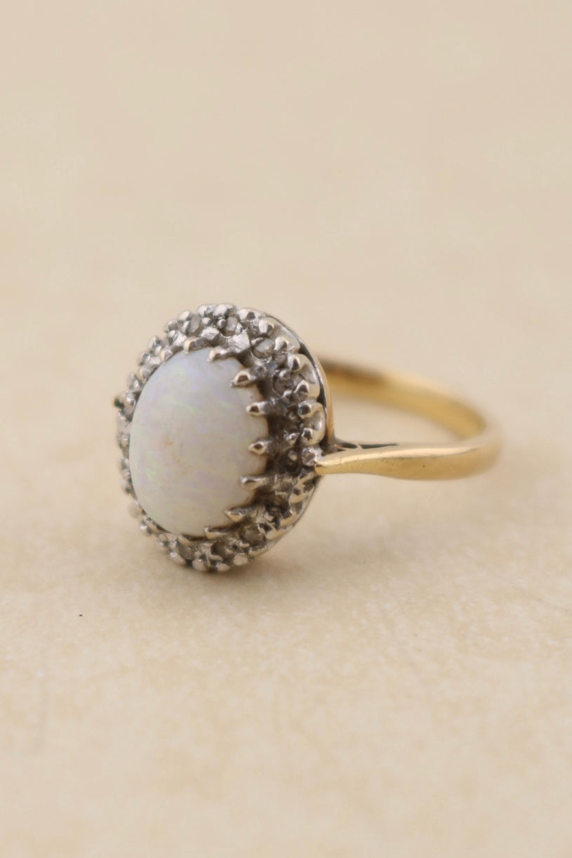 Vintage 18ct Gold Opal & Diamond Ring