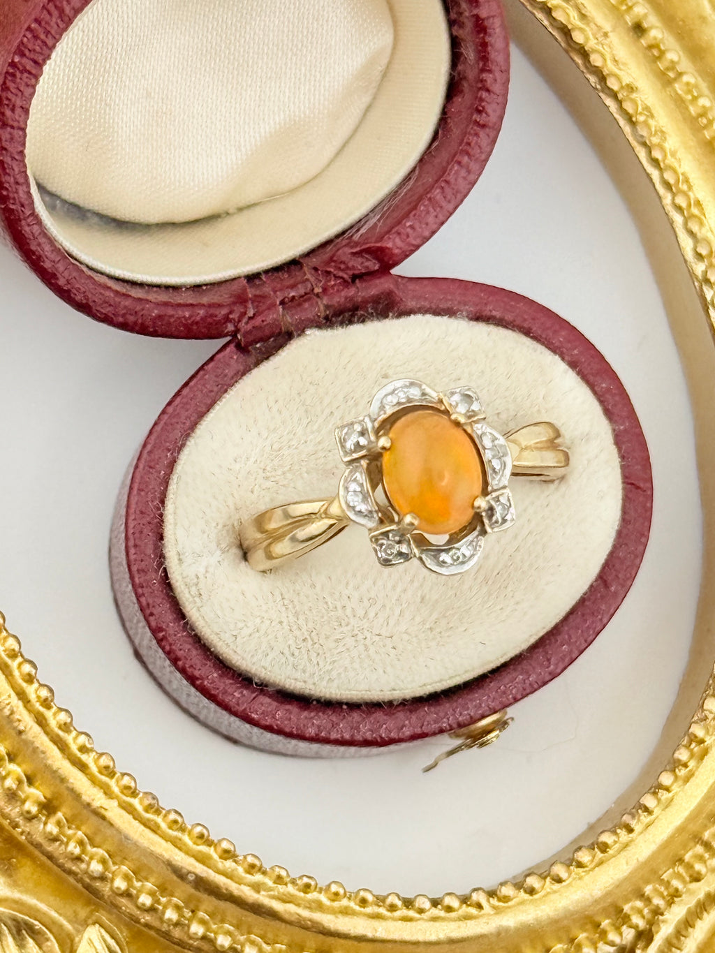 Vintage 9ct Gold Jelly Opal & Diamonds Ring
