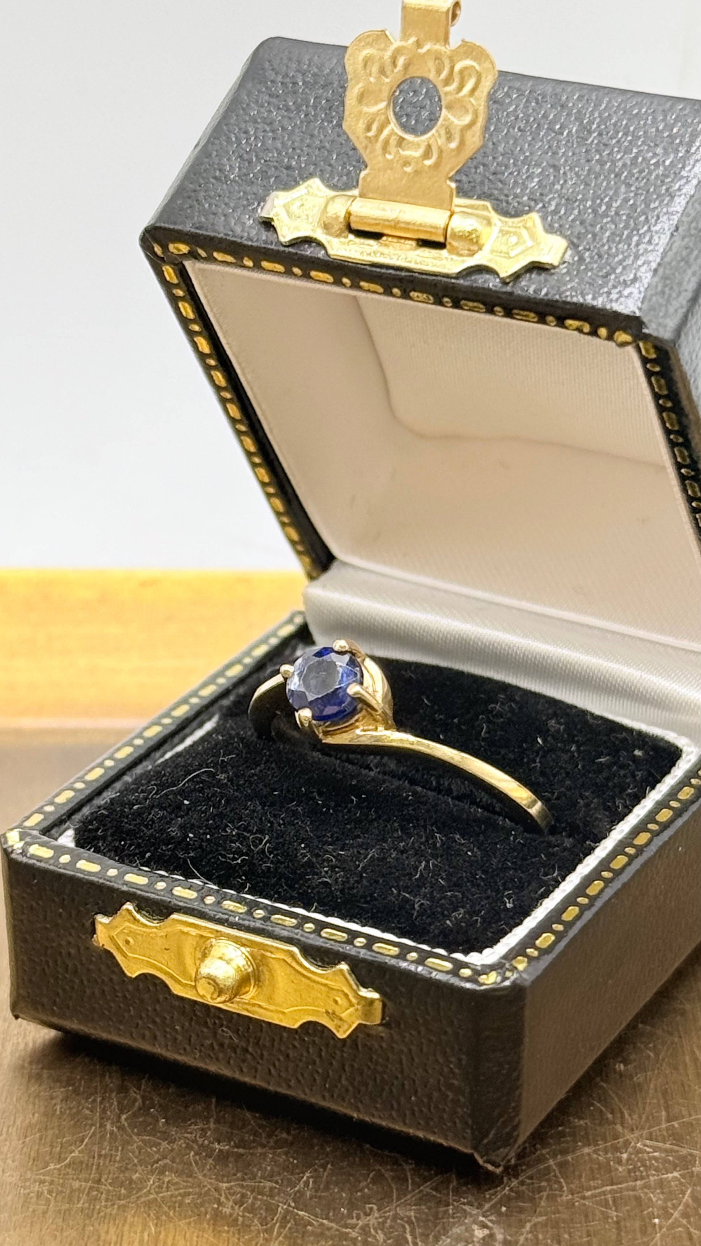 Vintage 9ct Gold Sapphire Ring