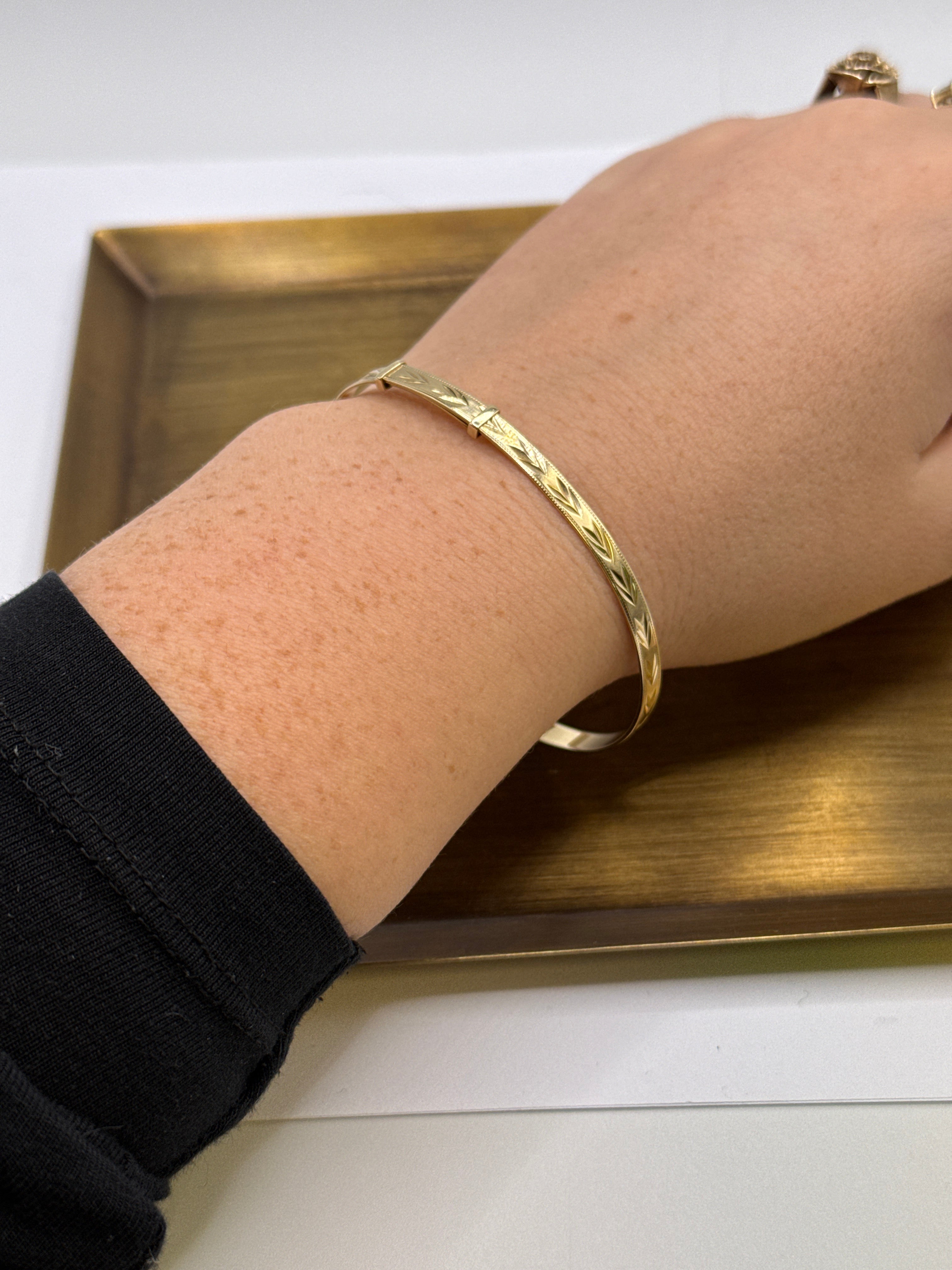 Vintage 9ct Solid Gold Women’s Bangle