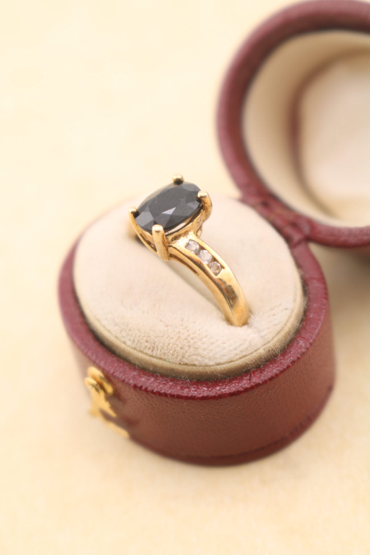 Vintage 9ct Gold Black Sapphire Ring
