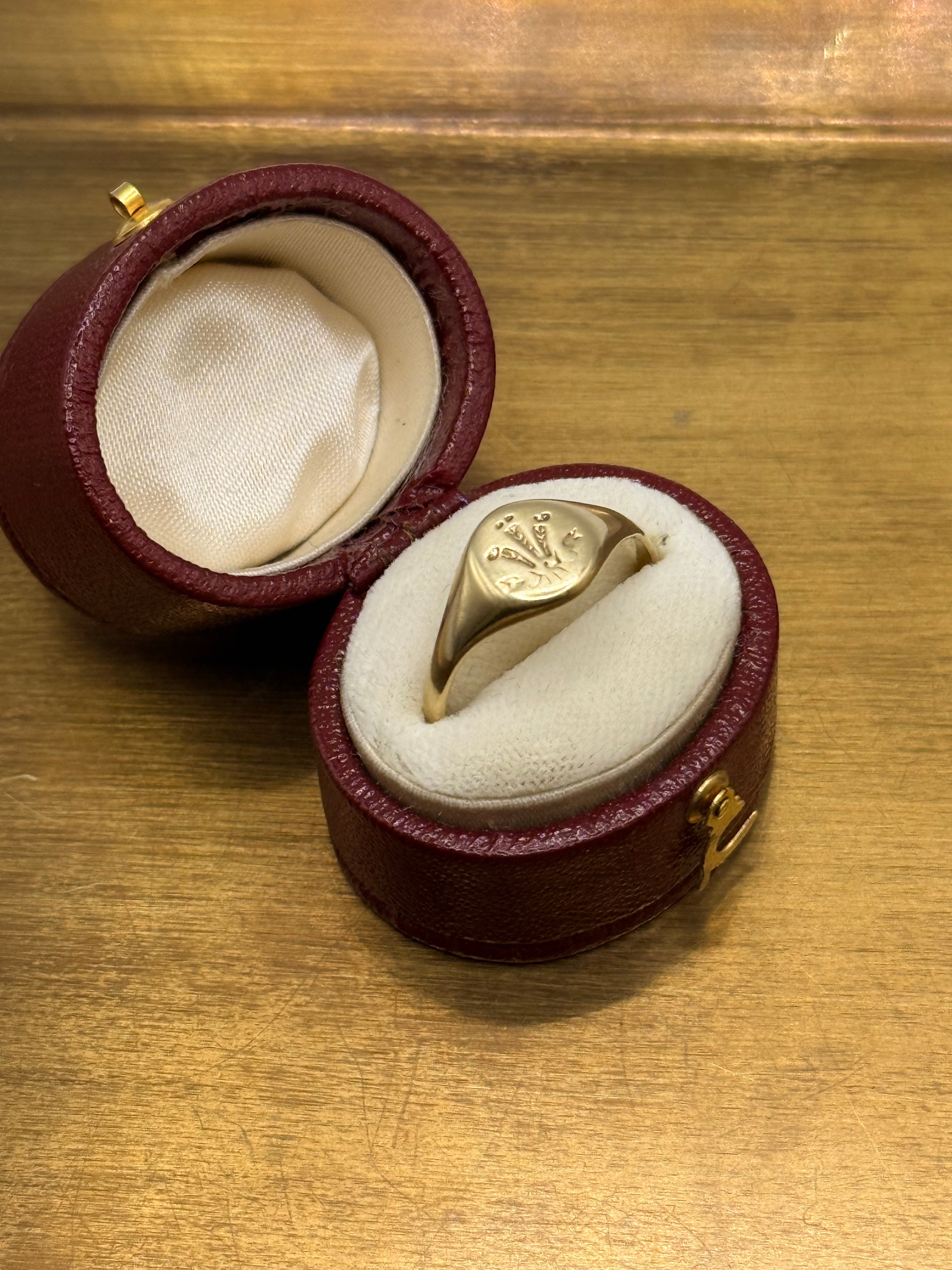 Vintage 9ct Gold Welsh Feathers Ring