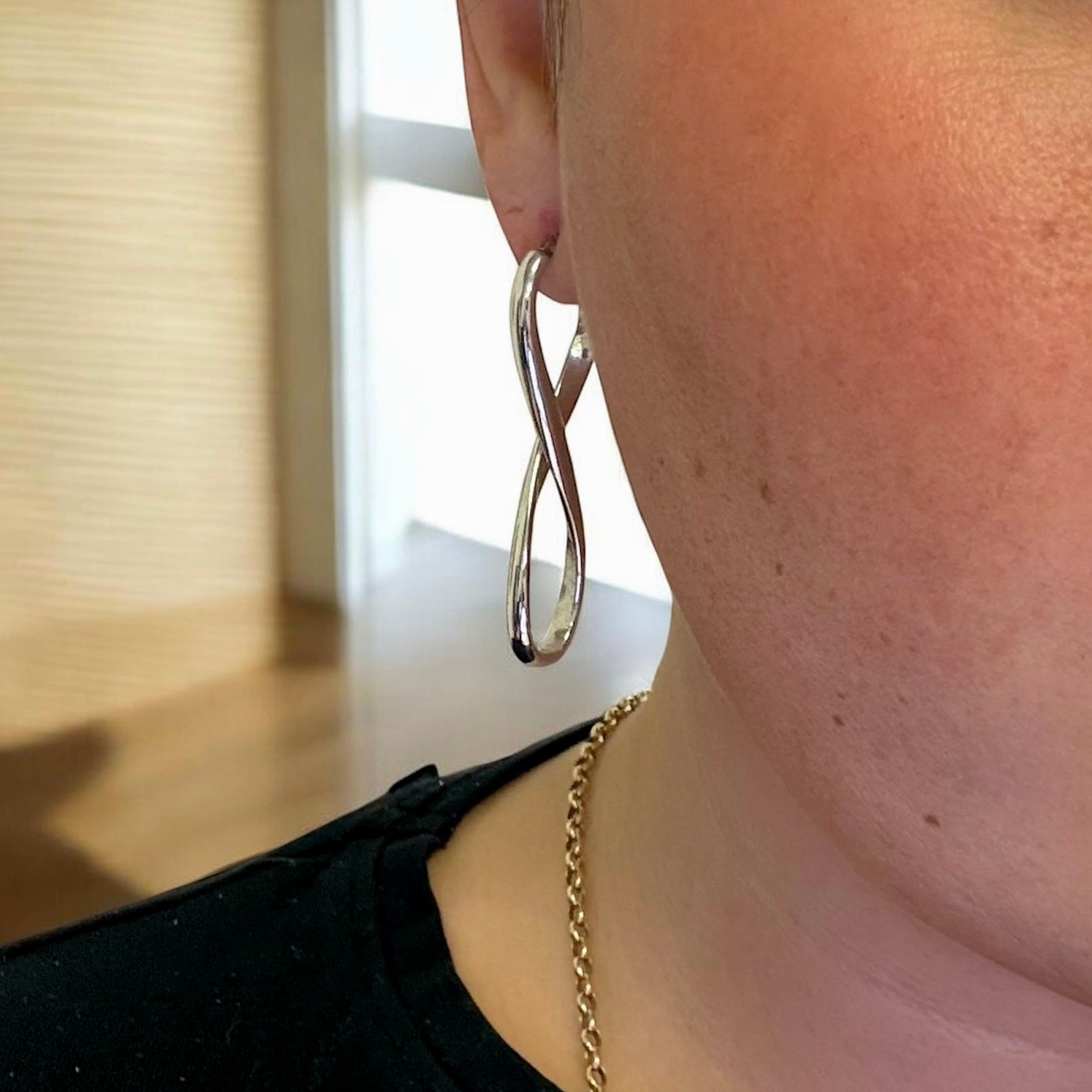 Vintage 9ct White Gold Infinity Design Earrings For Women