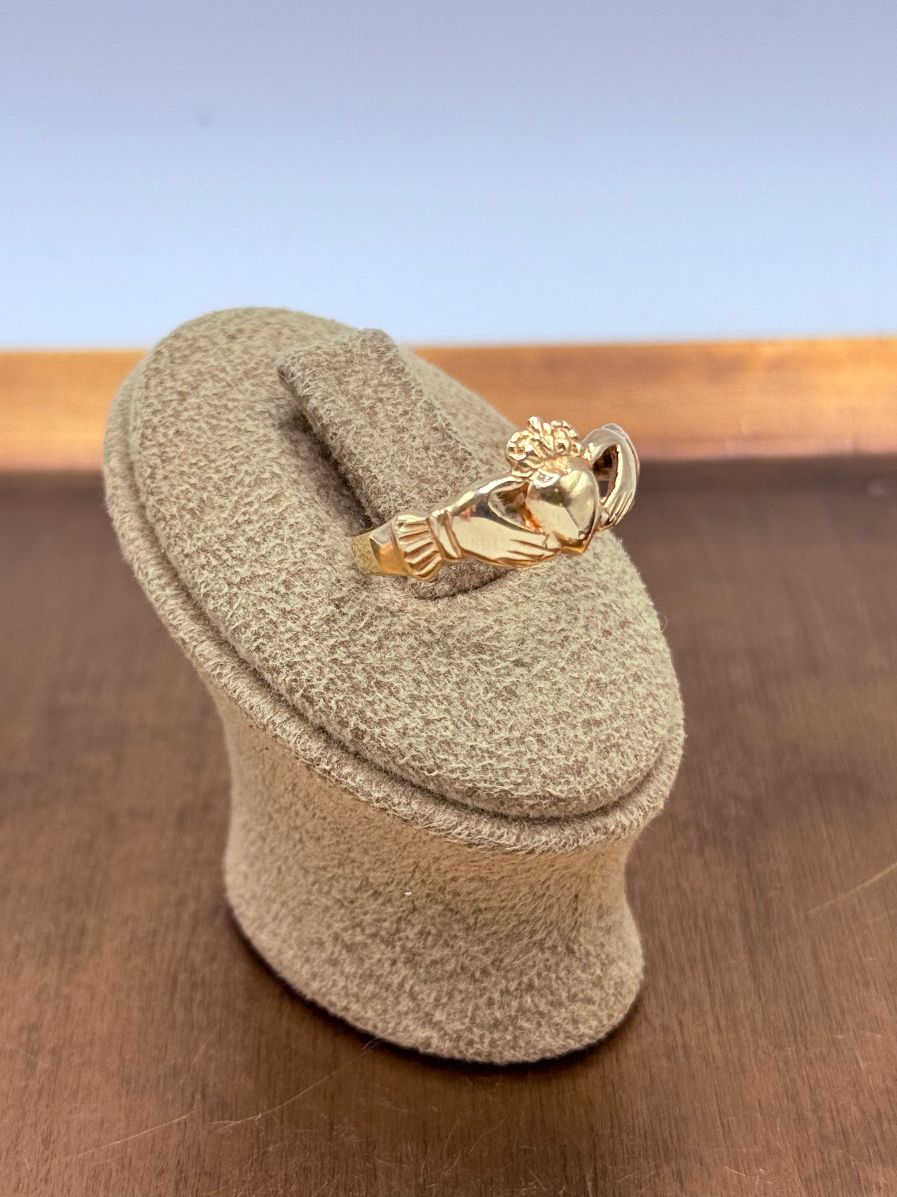 Vintage 9ct Gold Claddagh Ring
