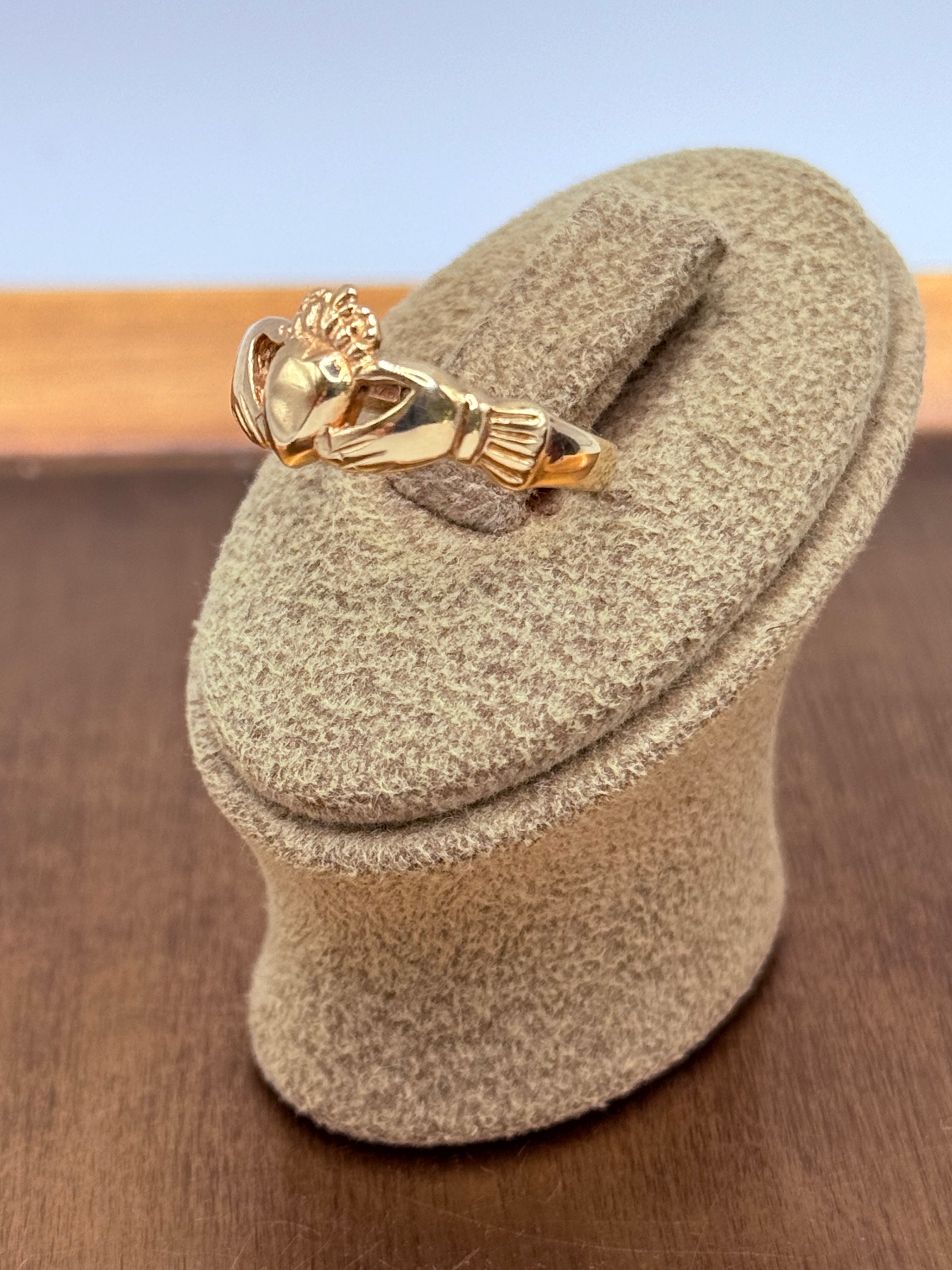 Vintage 9ct Gold Claddagh Ring