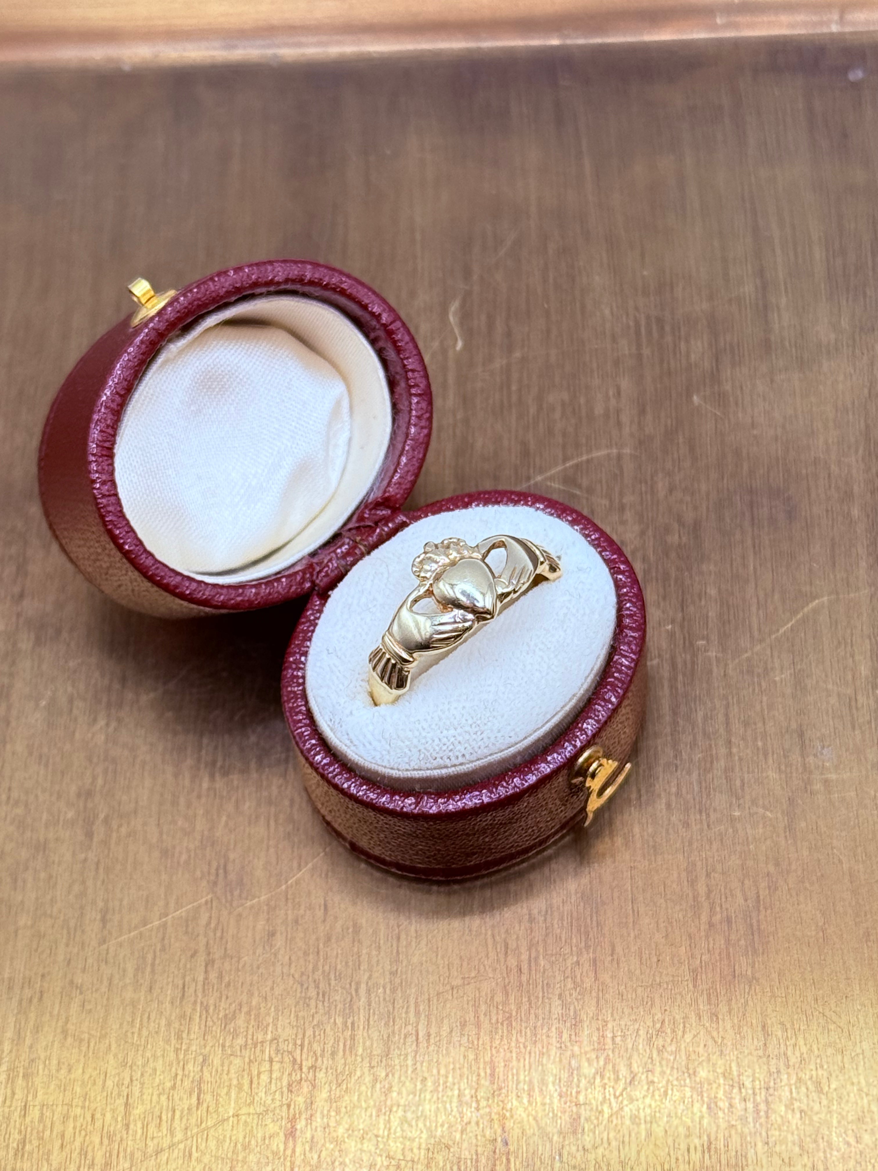 Vintage 9ct Gold Claddagh Ring