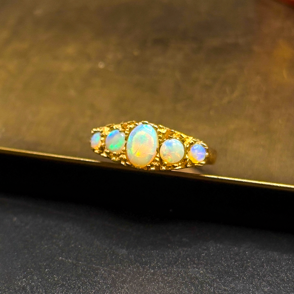 Vintage 18ct Gold Opal Ring