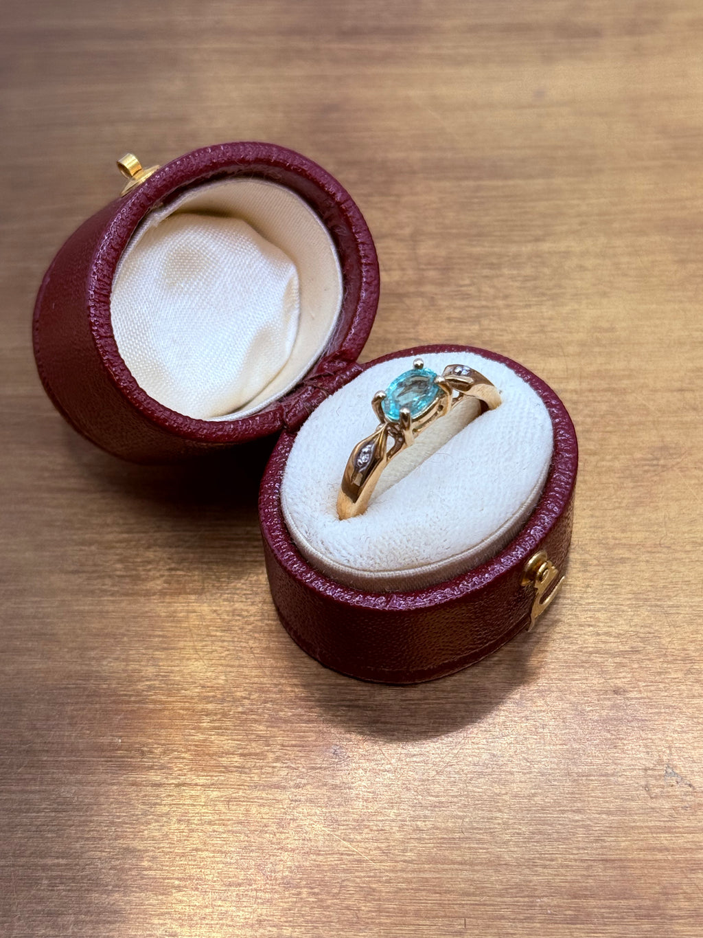 Vintage 9ct Gold Oval Emerald & Diamond Ring