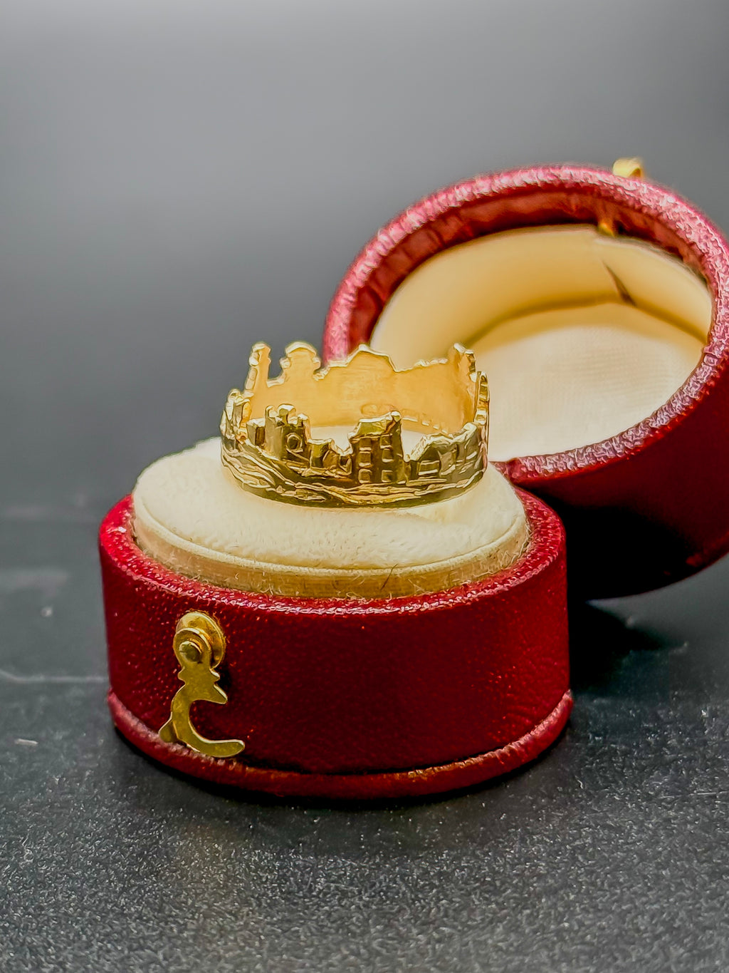 Vintage 9ct Solid Gold Encircled Ring