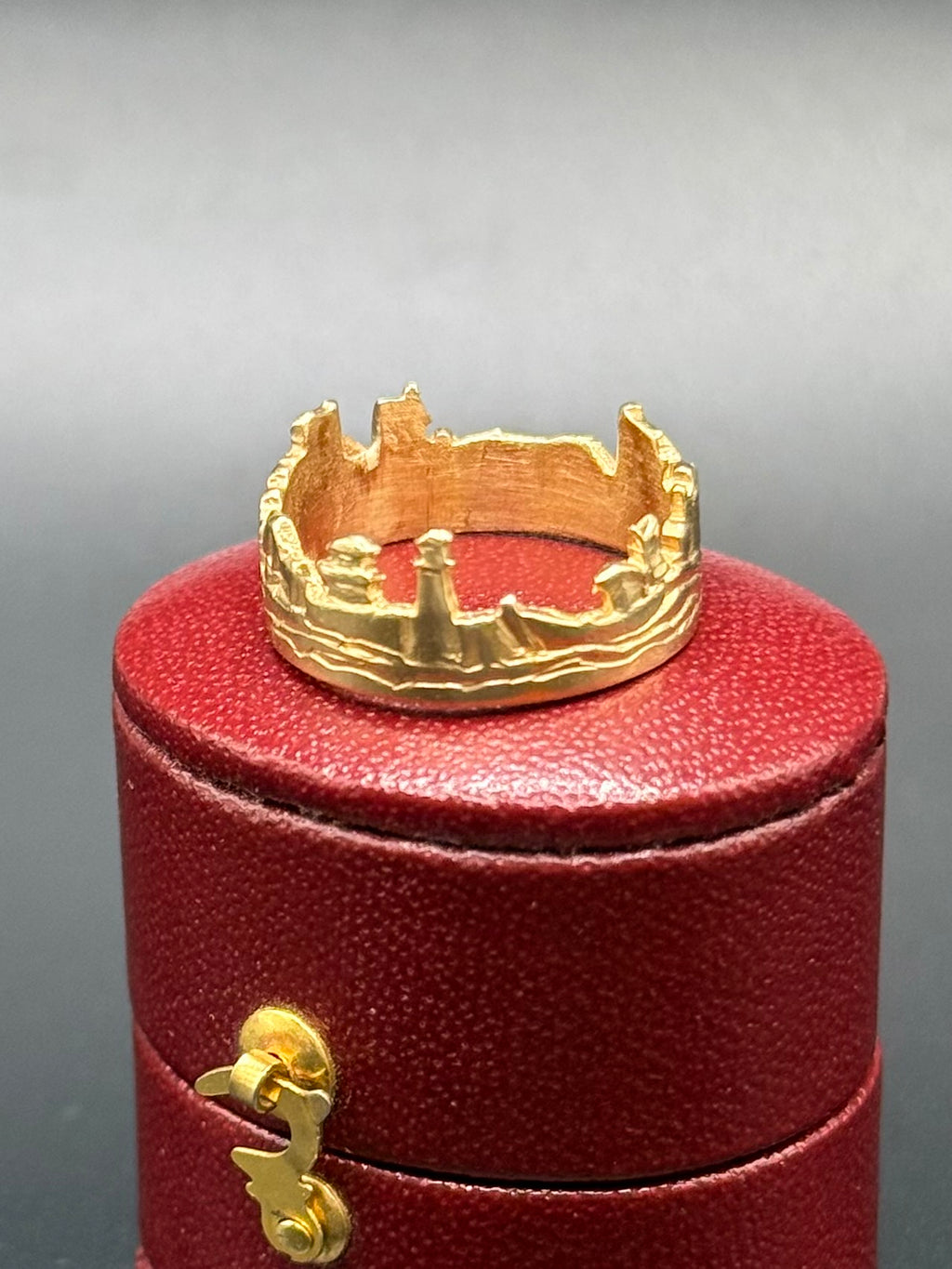 Vintage 9ct Solid Gold Encircled Ring