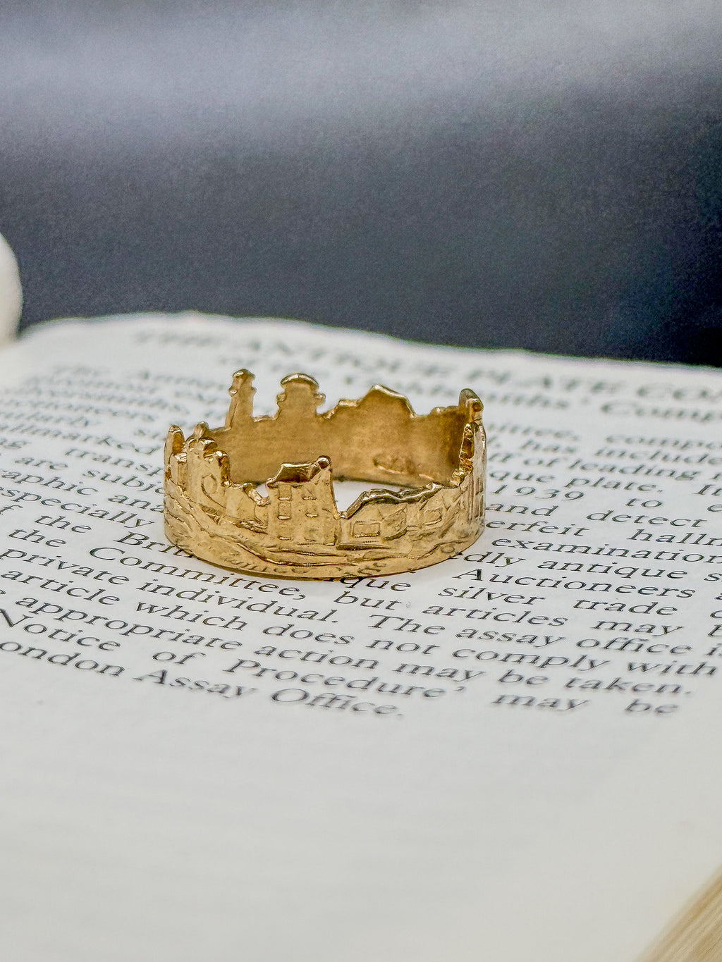 Vintage 9ct Solid Gold Encircled Ring